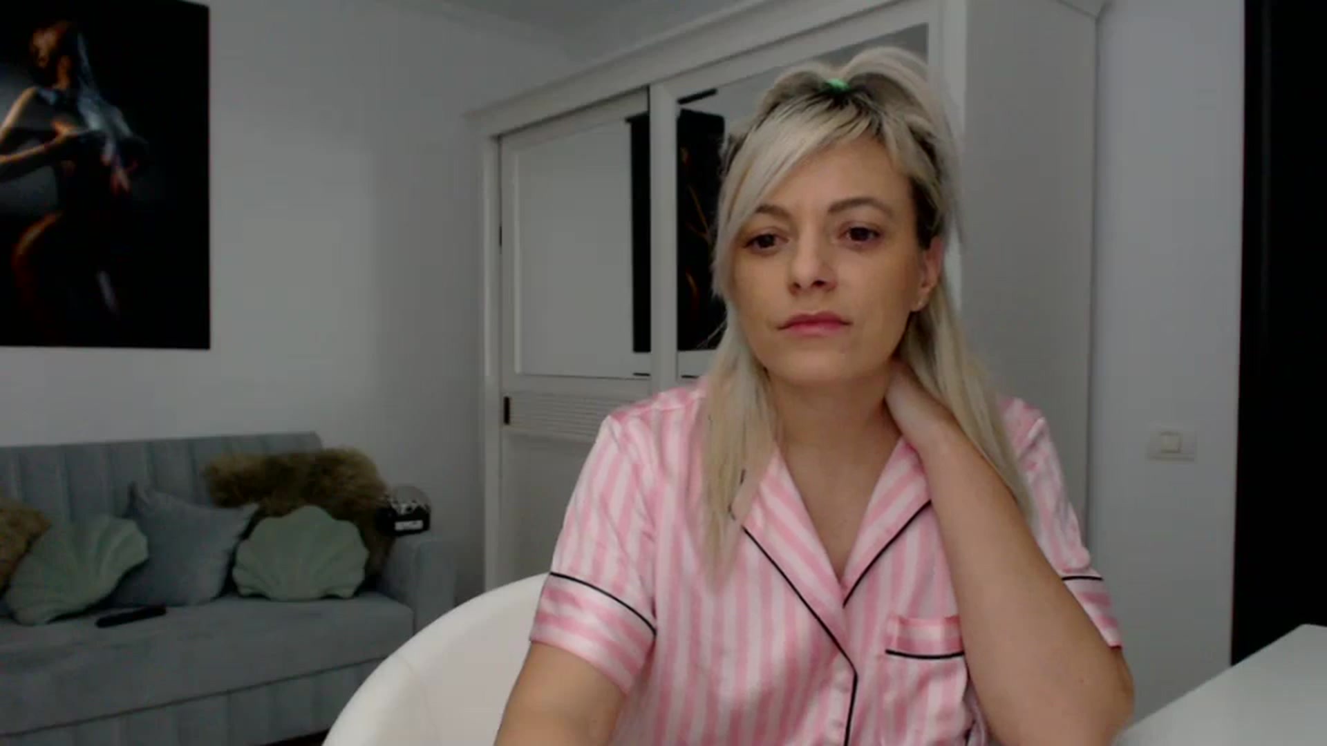 Gallery image thumbnail from AwesomeBlonde's myfreecams stream on, 02/08/2024, 01:14 image 15 of 20