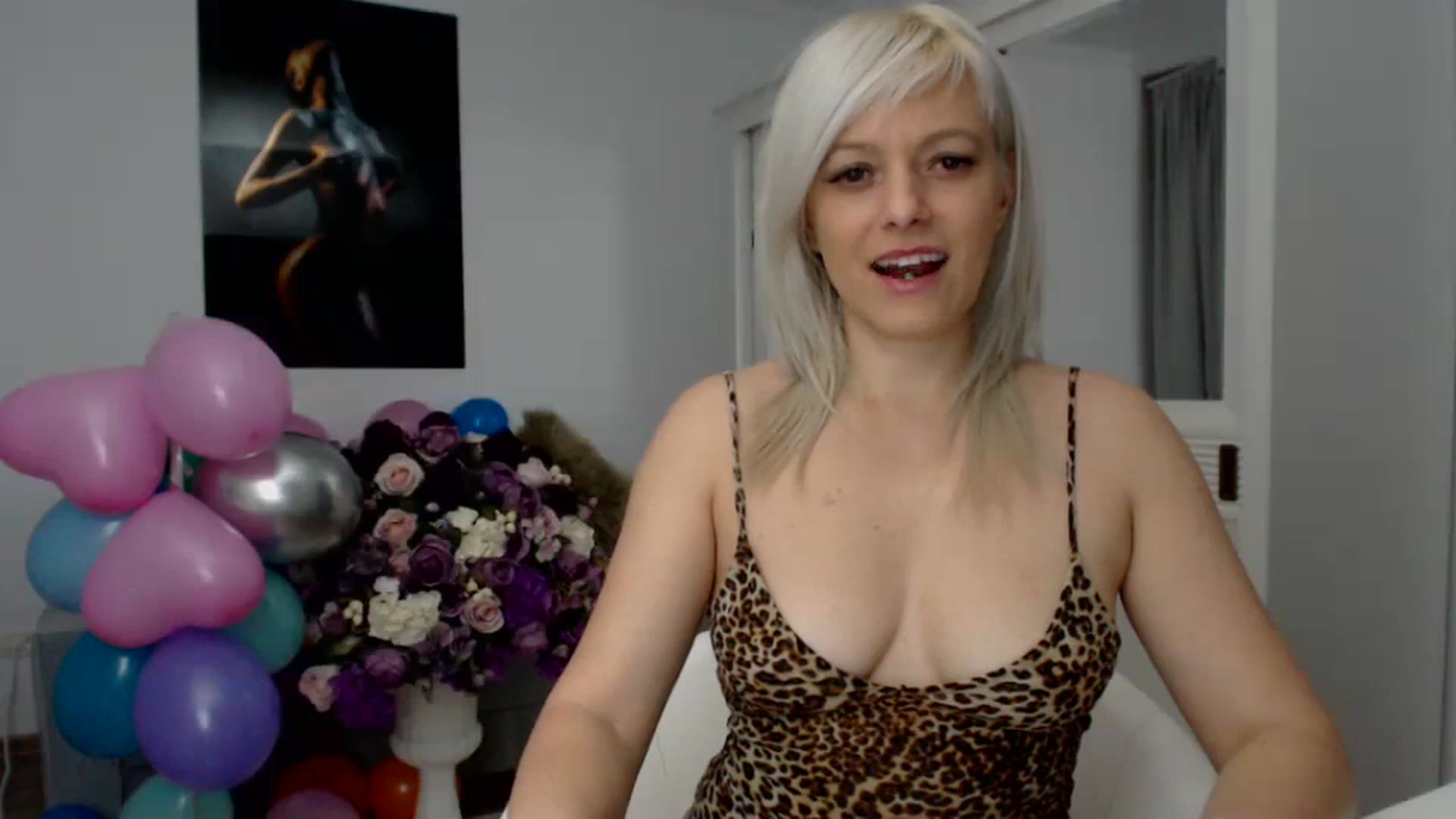 Gallery image thumbnail from AwesomeBlonde's myfreecams stream on, 03/12/2024, 16:37 image 3 of 20