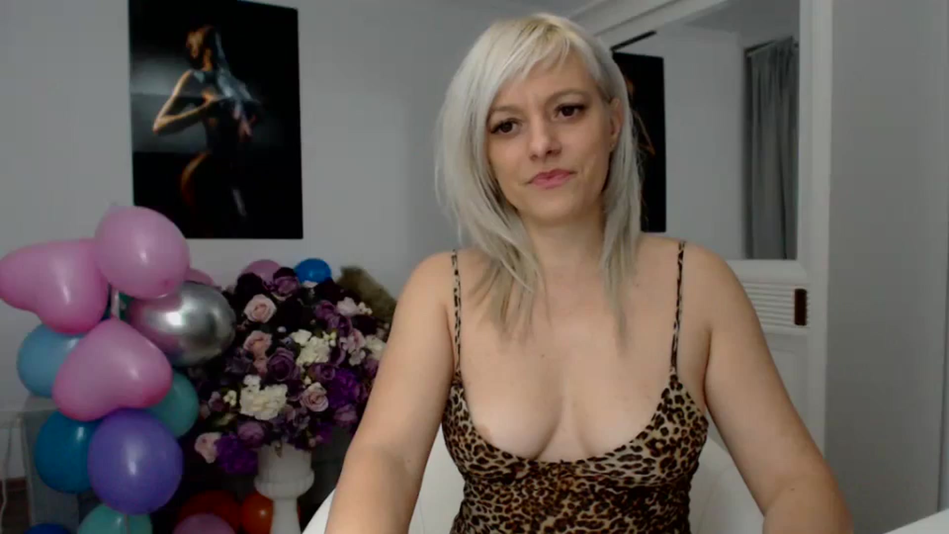 Gallery image thumbnail from AwesomeBlonde's myfreecams stream on, 03/12/2024, 16:37 image 16 of 20