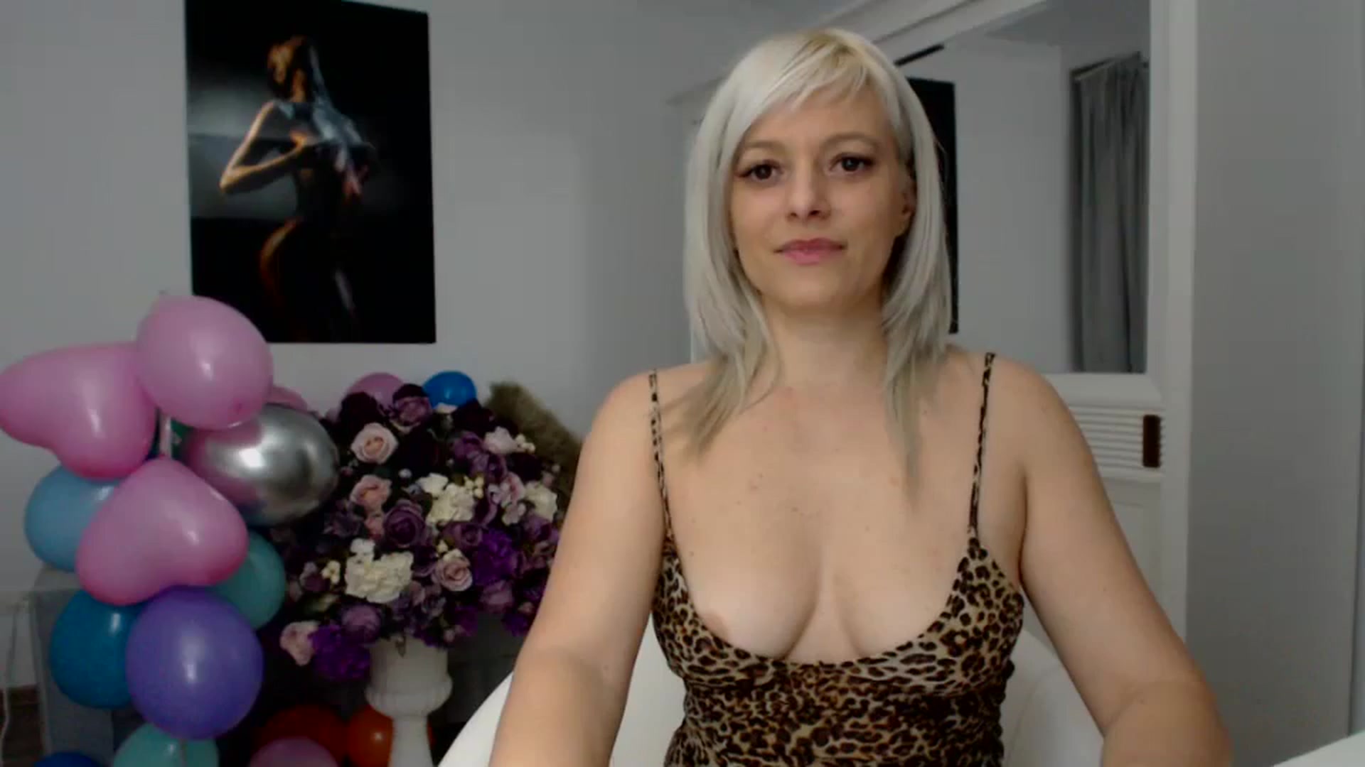 Gallery image thumbnail from AwesomeBlonde's myfreecams stream on, 03/12/2024, 16:37 image 15 of 20