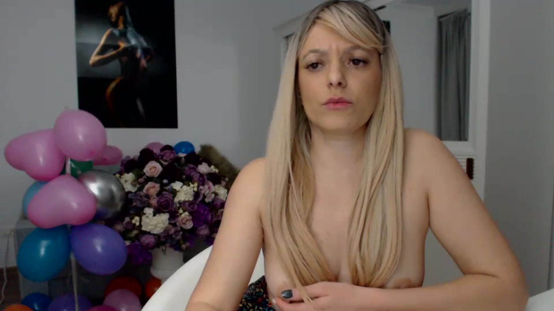 Gallery image thumbnail from AwesomeBlonde's myfreecams stream on, 03/29/2024, 24:20 image 9 of 20