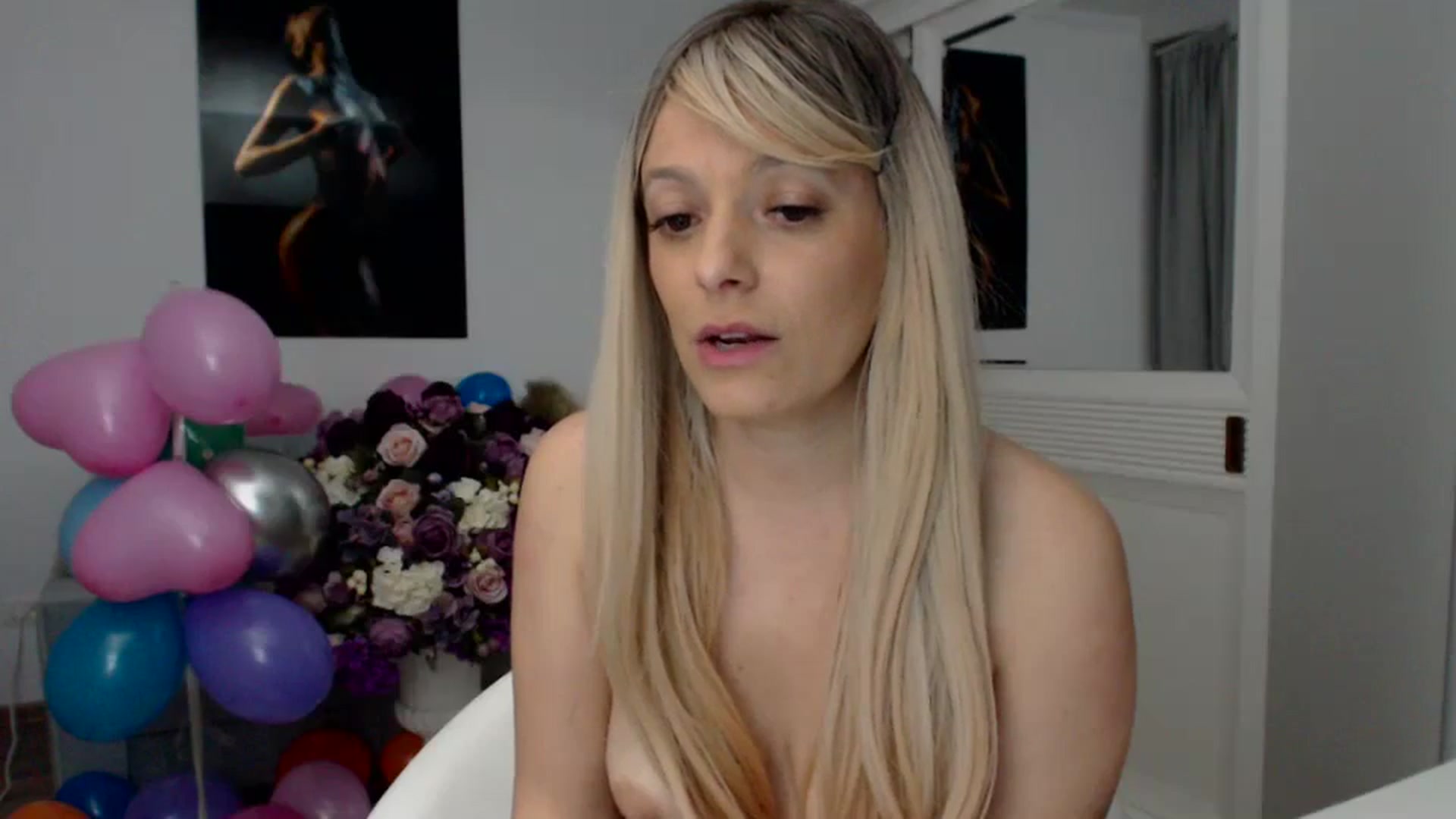Gallery image thumbnail from AwesomeBlonde's myfreecams stream on, 03/29/2024, 24:21 image 15 of 20