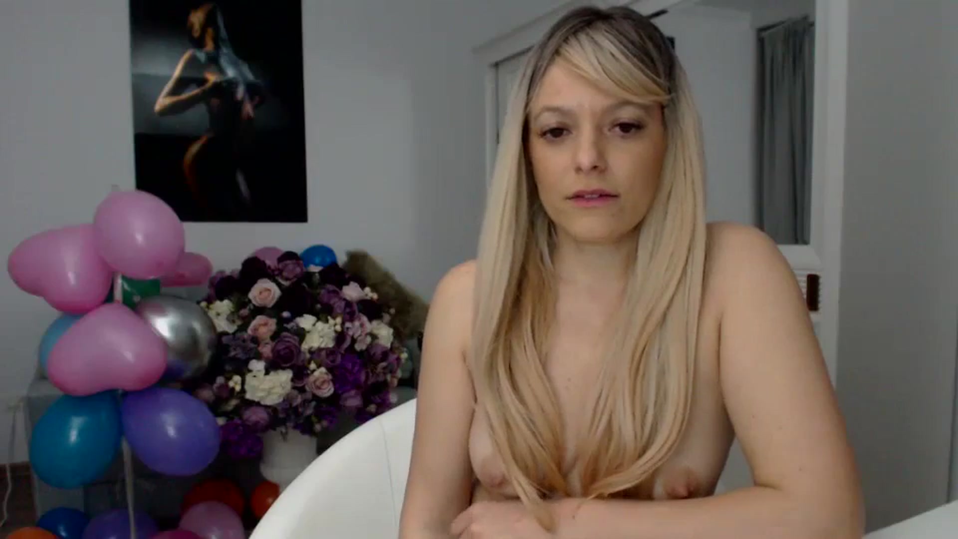 Gallery image thumbnail from AwesomeBlonde's myfreecams stream on, 03/29/2024, 24:21 image 14 of 20