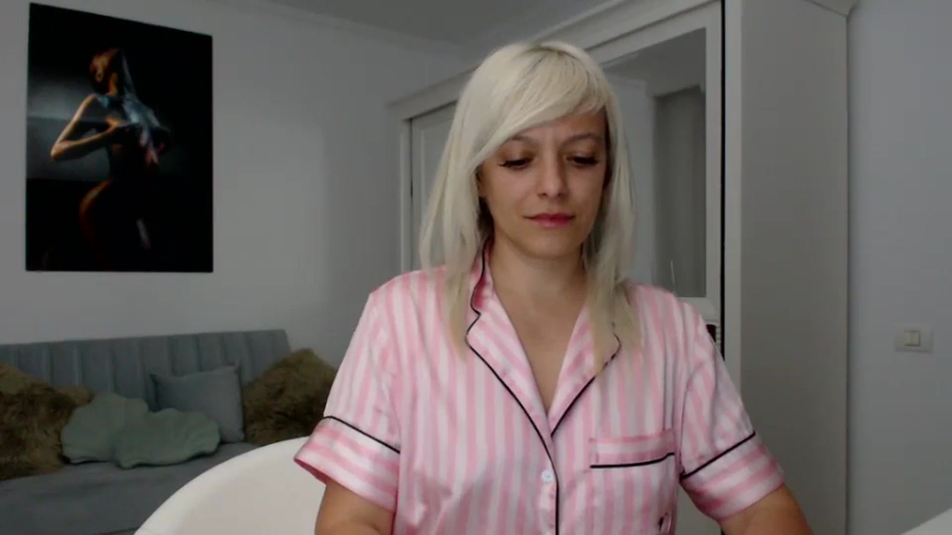 Gallery image thumbnail from AwesomeBlonde's myfreecams stream on, 05/07/2024, 21:48 image 2 of 20