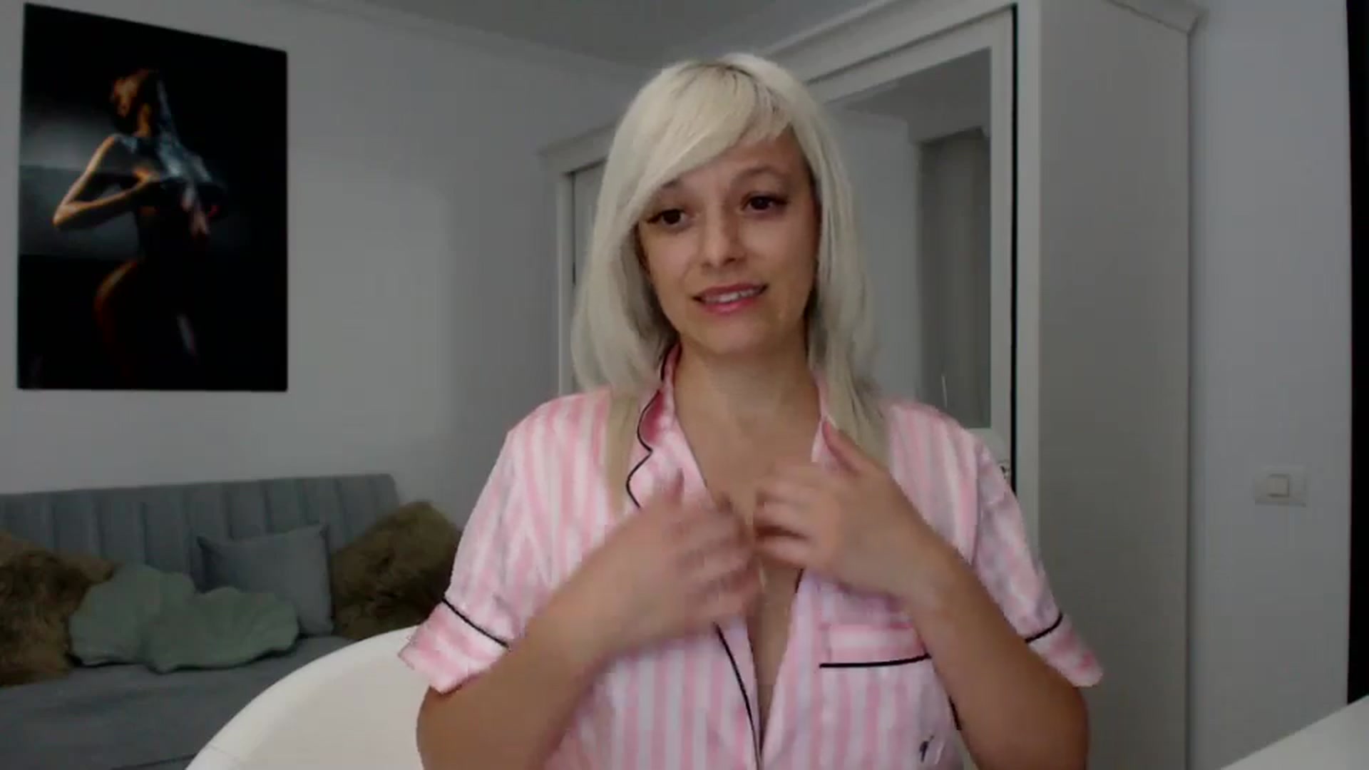 Gallery image thumbnail from AwesomeBlonde's myfreecams stream on, 05/07/2024, 21:48 image 4 of 20
