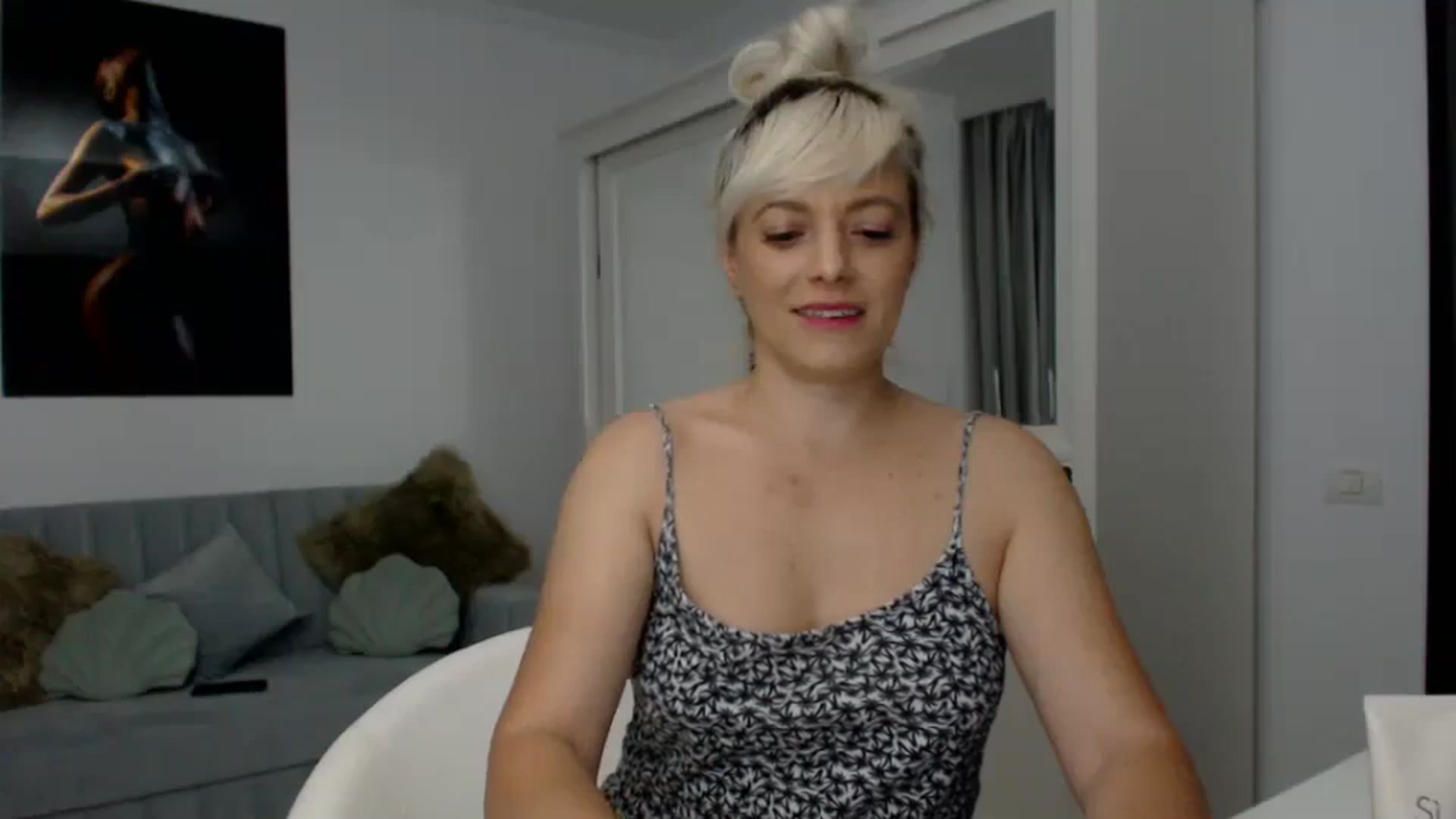 Gallery image thumbnail from AwesomeBlonde's myfreecams stream on, 06/09/2024, 23:23 image 3 of 20