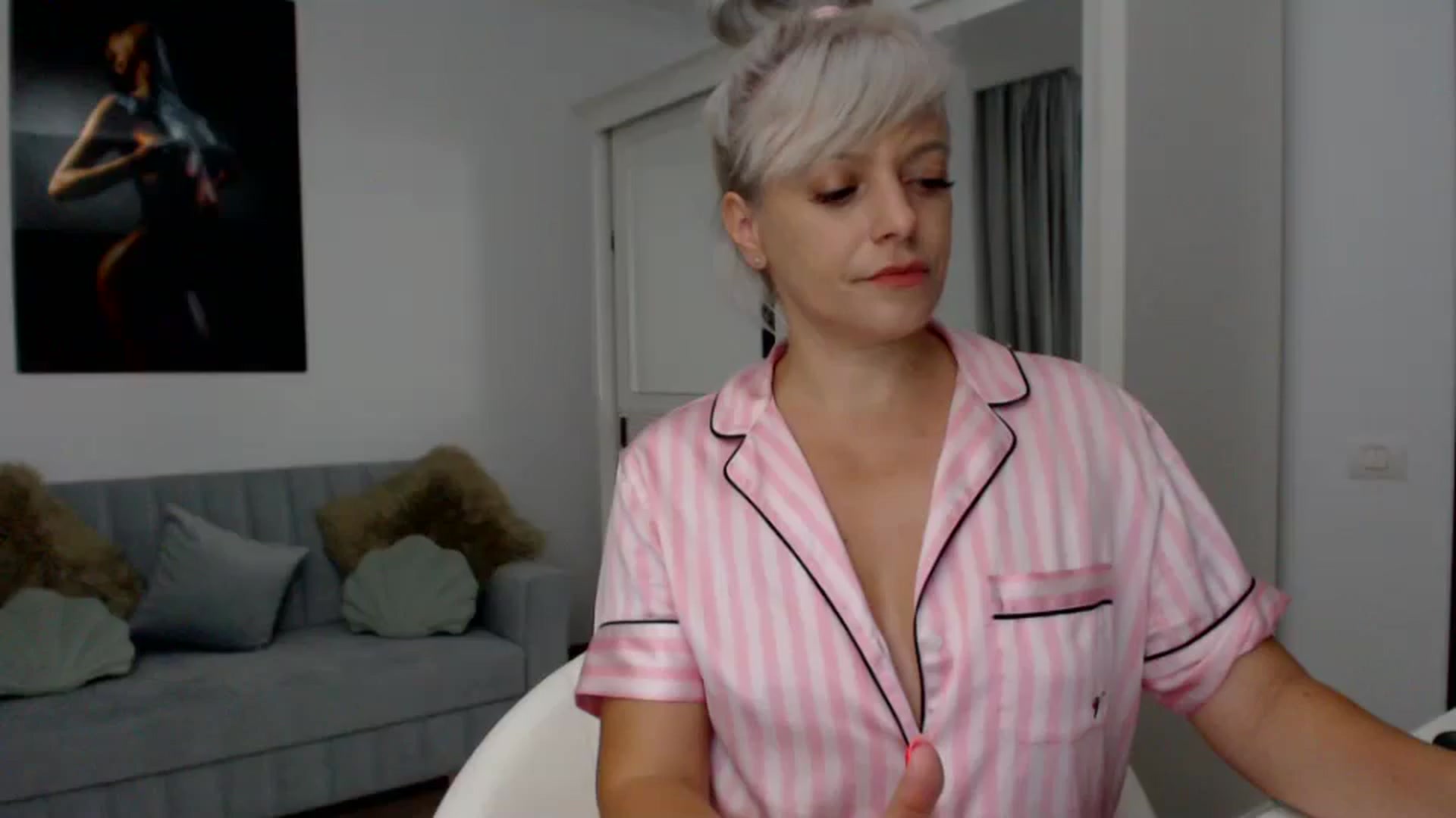 Gallery image thumbnail from AwesomeBlonde's myfreecams stream on, 07/10/2024, 24:51 image 1 of 20