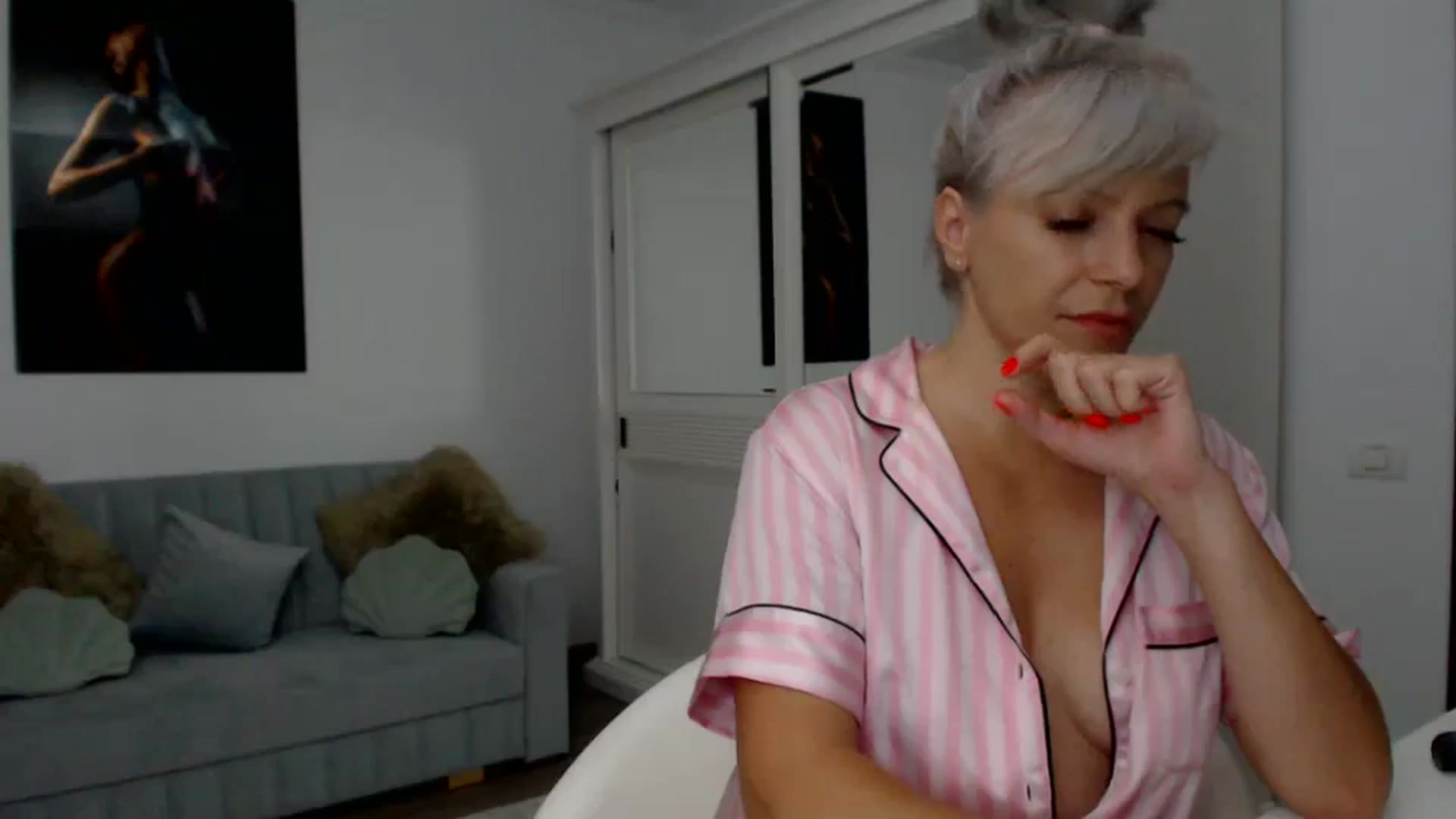 Gallery image thumbnail from AwesomeBlonde's myfreecams stream on, 07/10/2024, 24:51 image 12 of 20
