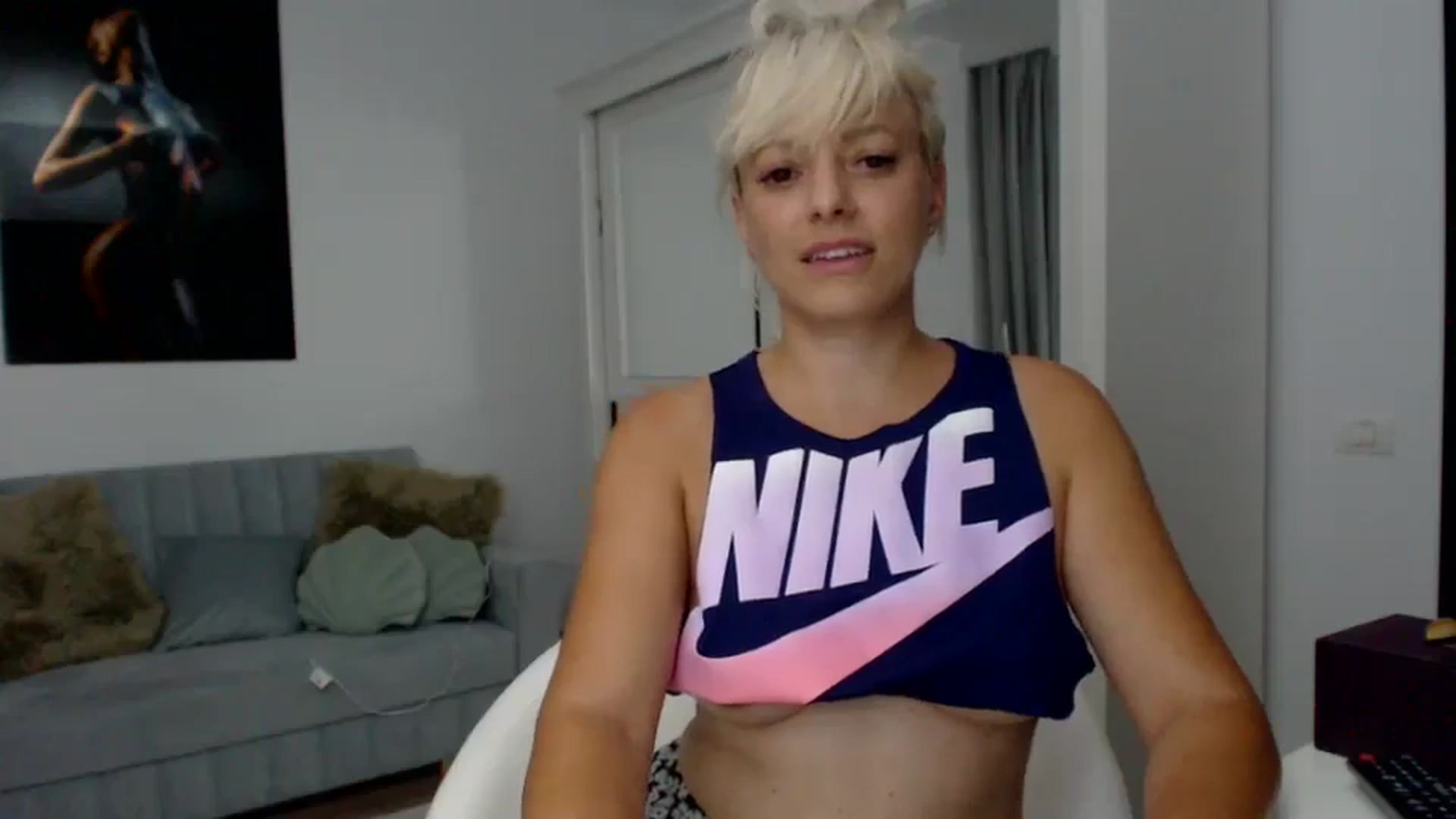 Gallery image thumbnail from AwesomeBlonde's myfreecams stream on, 07/30/2024, 24:43 image 7 of 20