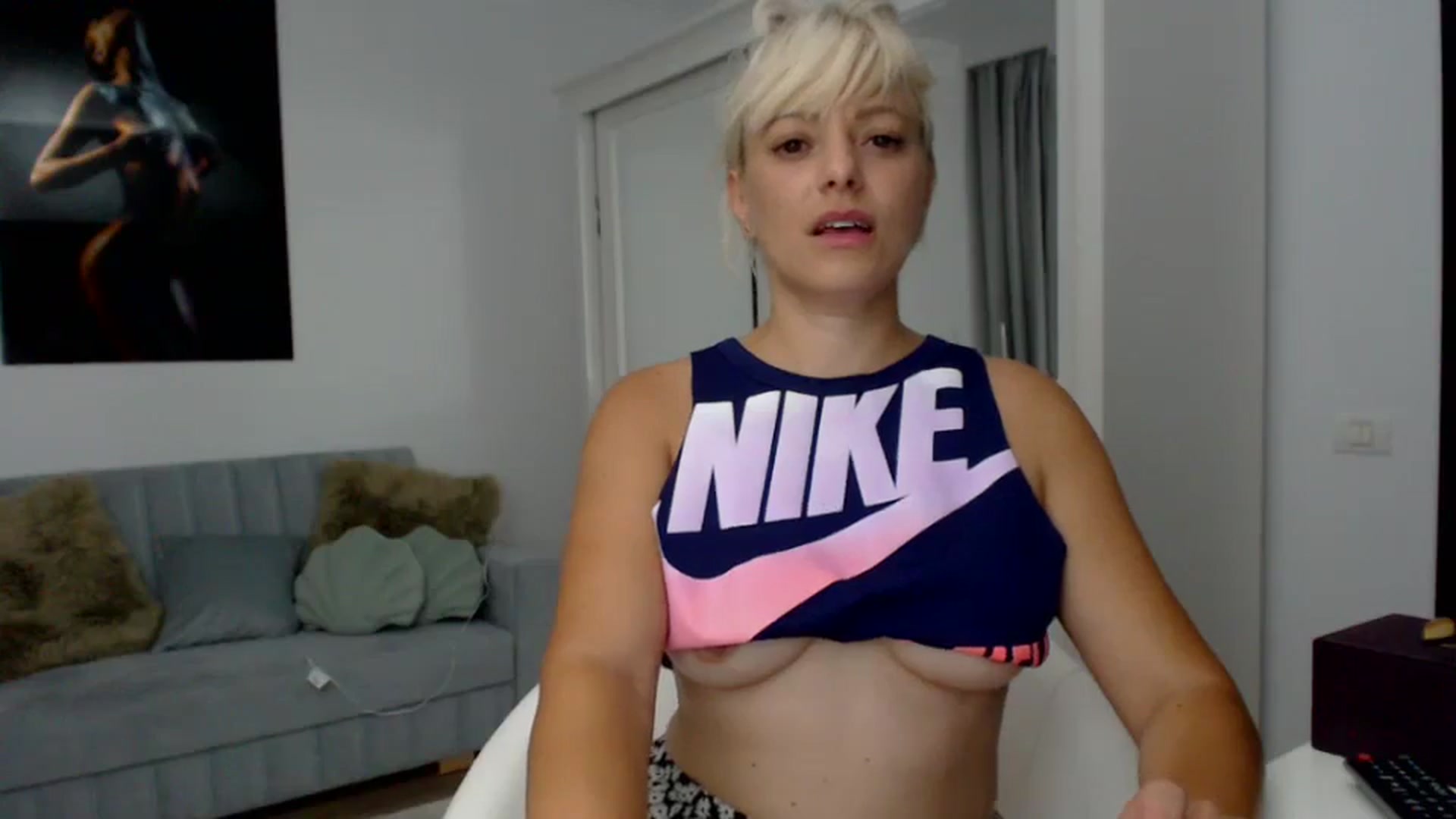 Gallery image thumbnail from AwesomeBlonde's myfreecams stream on, 07/30/2024, 24:43 image 4 of 20