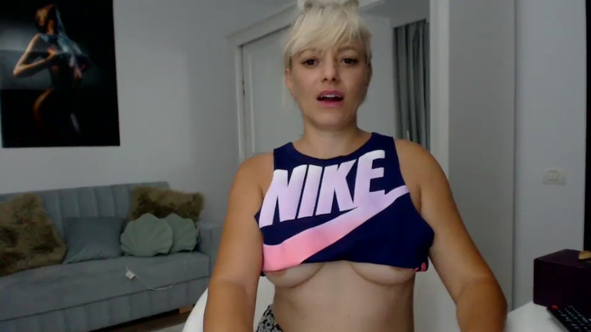 Gallery image thumbnail from AwesomeBlonde's myfreecams stream on, 07/30/2024, 24:43 image 5 of 20
