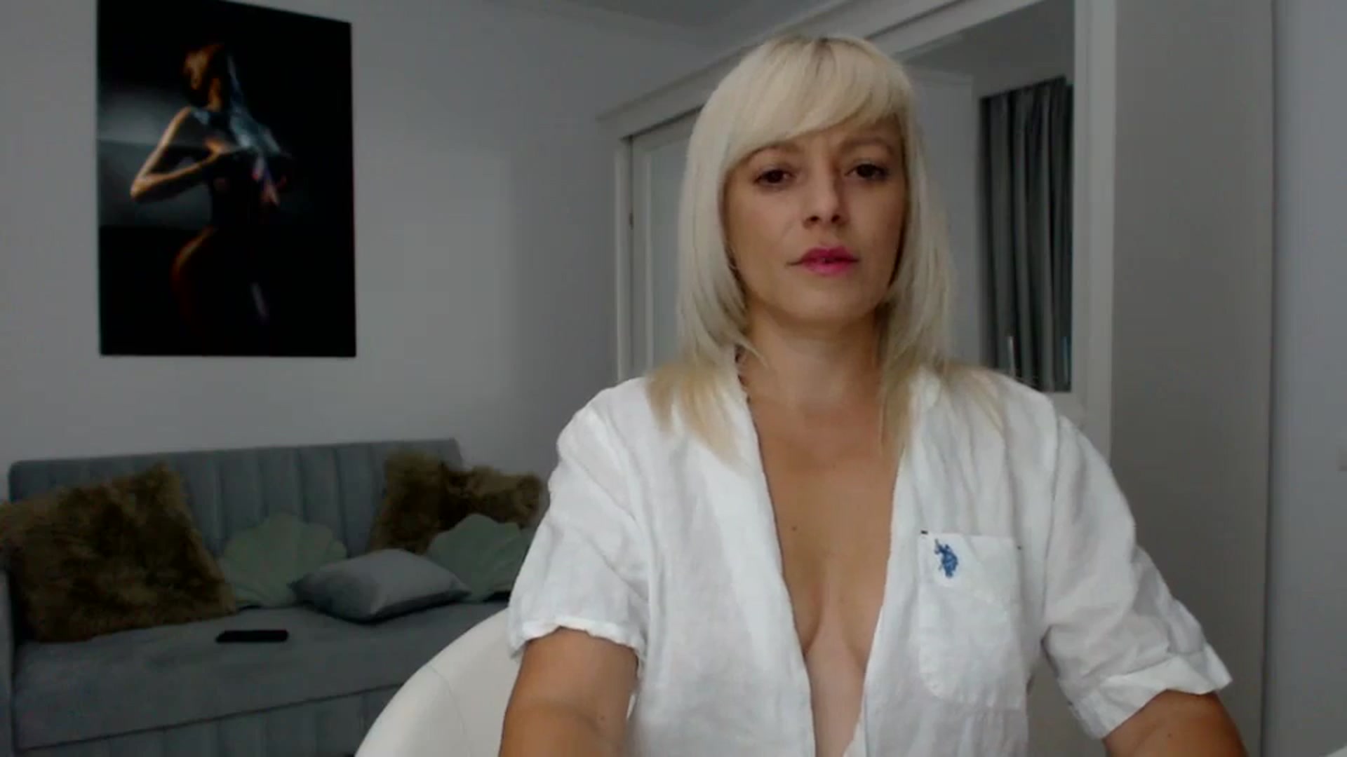 Gallery image thumbnail from AwesomeBlonde's myfreecams stream on, 08/11/2024, 21:38 image 3 of 20