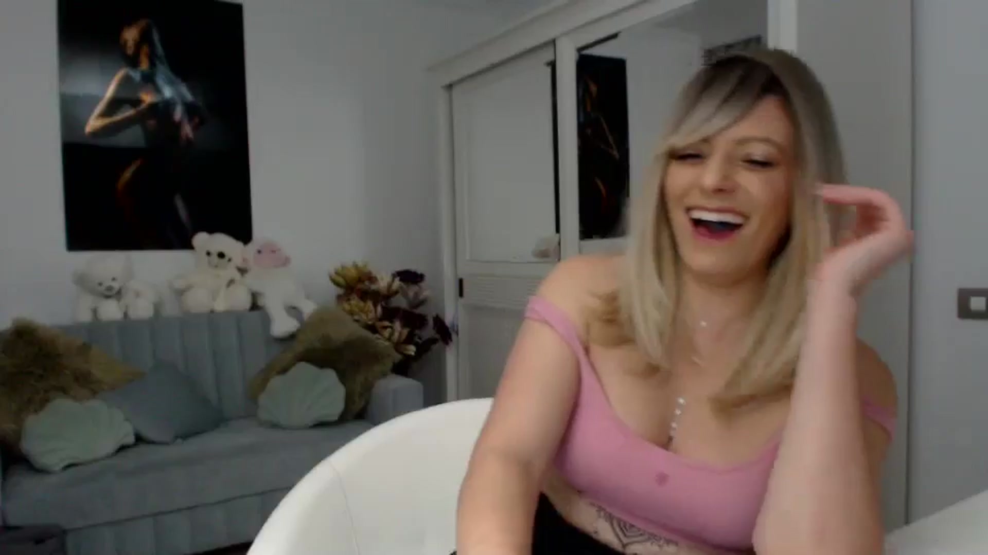 Gallery image thumbnail from AwesomeBlonde's myfreecams stream on, 03/14/2026, 23:13 image 17 of 20