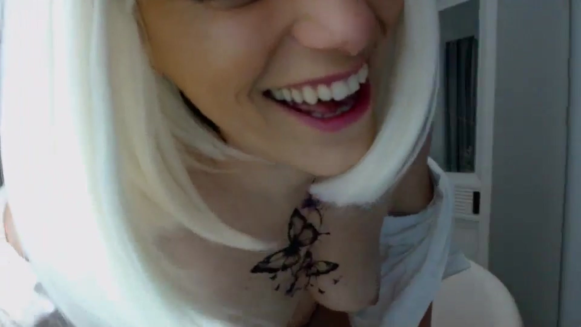 Gallery image thumbnail from AwesomeBlonde's myfreecams stream on, 03/22/2026, 24:31 image 2 of 20