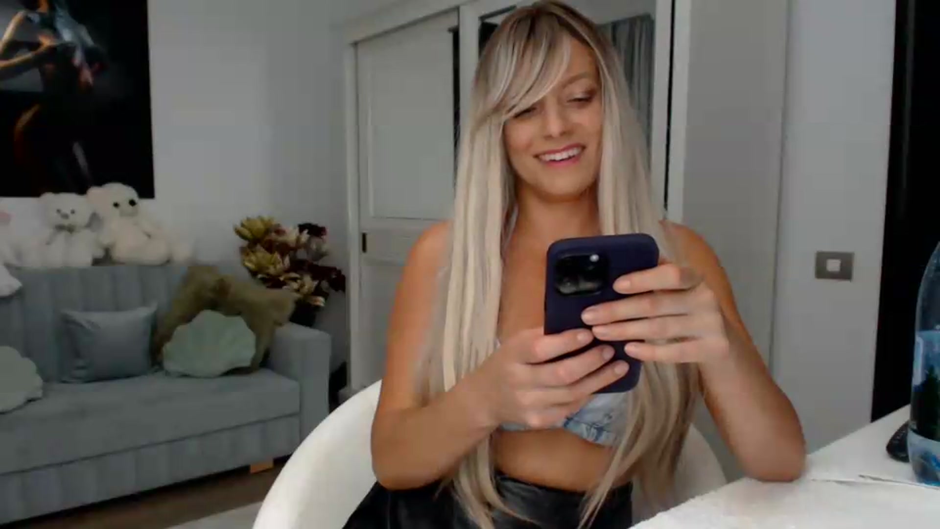 Gallery image thumbnail from AwesomeBlonde's myfreecams stream on, 06/03/2026, 24:00 image 19 of 20