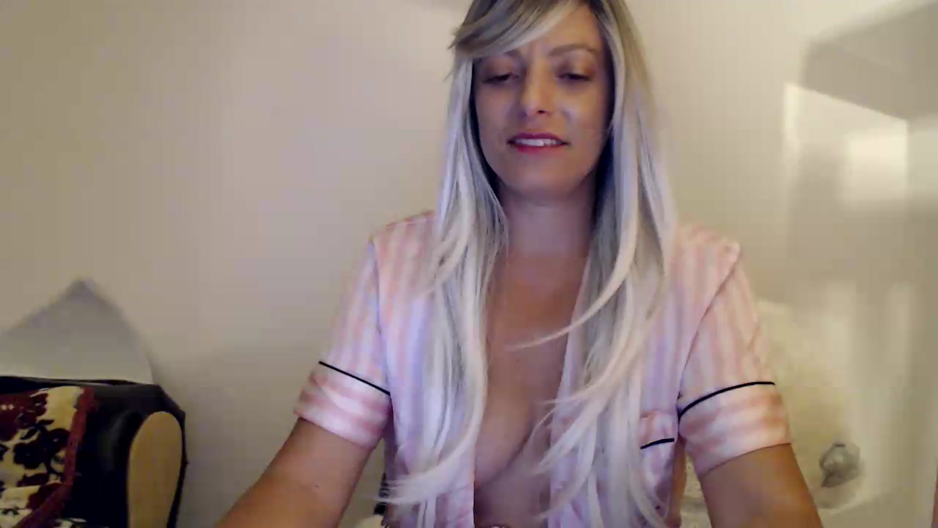 Gallery image thumbnail from AwesomeBlonde's myfreecams stream on, 08/24/2026, 22:55 image 5 of 20