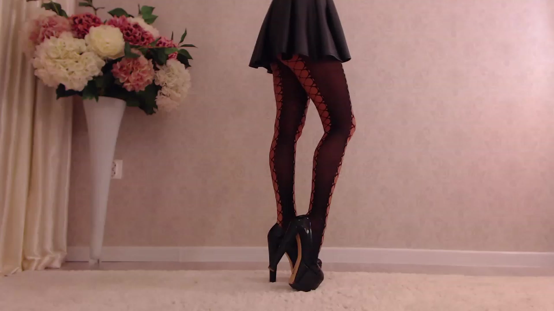 Gallery image thumbnail from AwesomeEly's myfreecams stream on, 12/09/2022, 08:00 image 5 of 20