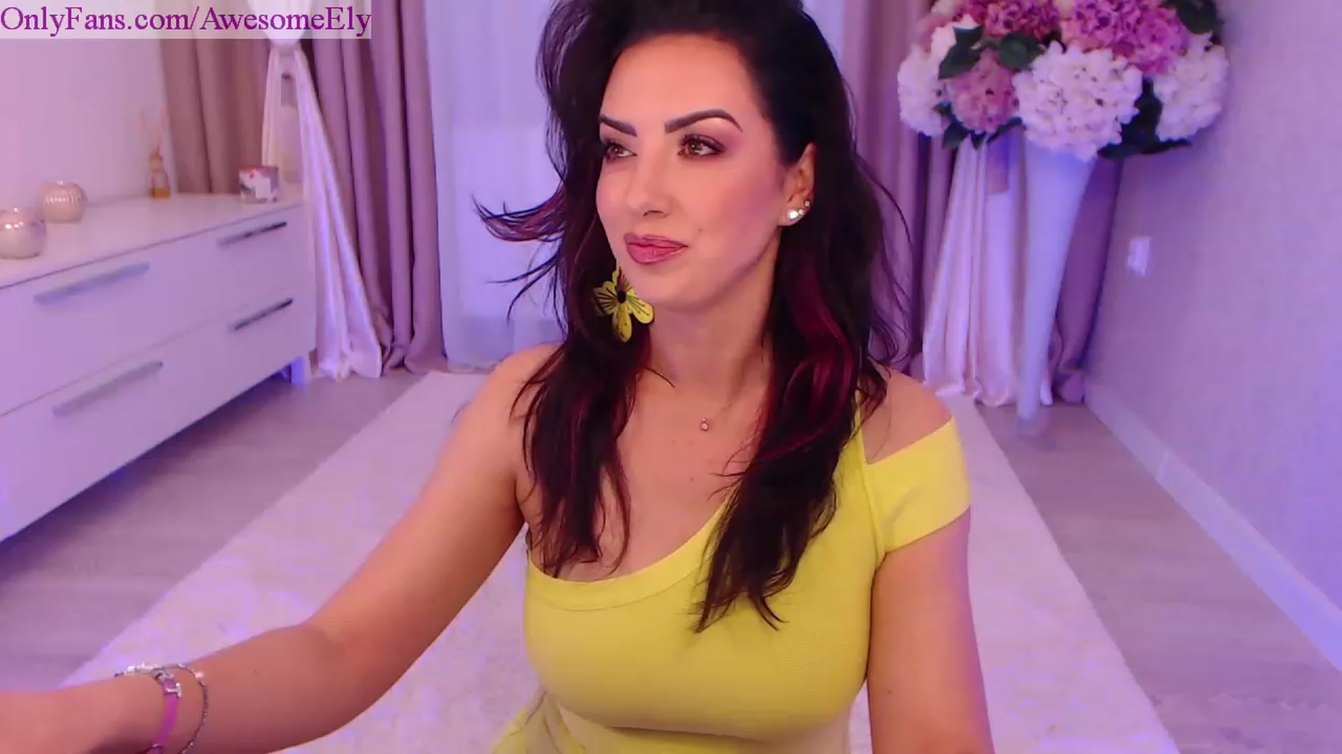 Gallery image thumbnail from AwesomeEly's myfreecams stream on, 04/01/2023, 09:59 image 2 of 20