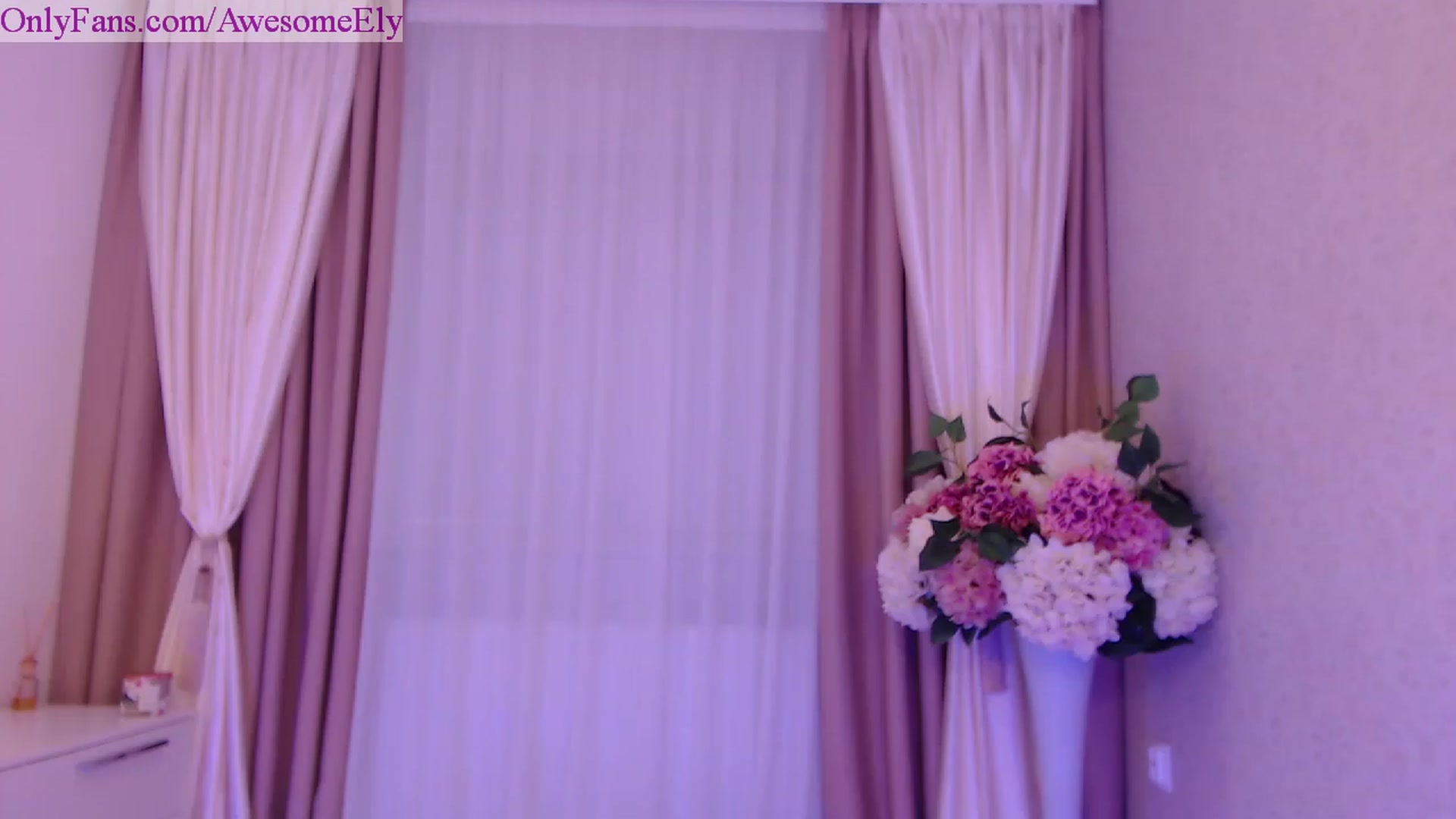 Gallery image thumbnail from AwesomeEly's myfreecams stream on, 04/01/2023, 11:47 image 1 of 20