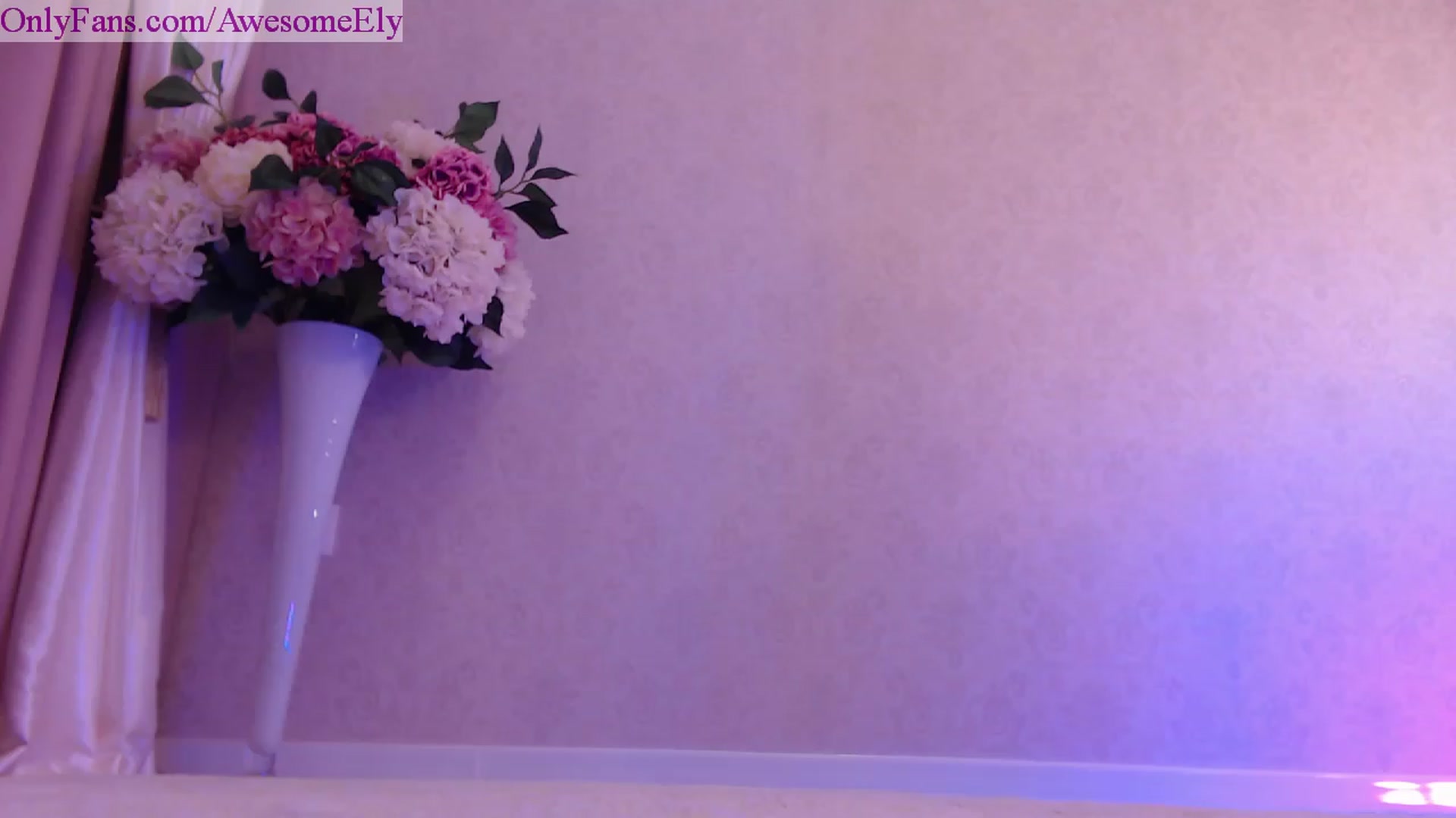 Gallery image thumbnail from AwesomeEly's myfreecams stream on, 05/19/2023, 06:23 image 3 of 20