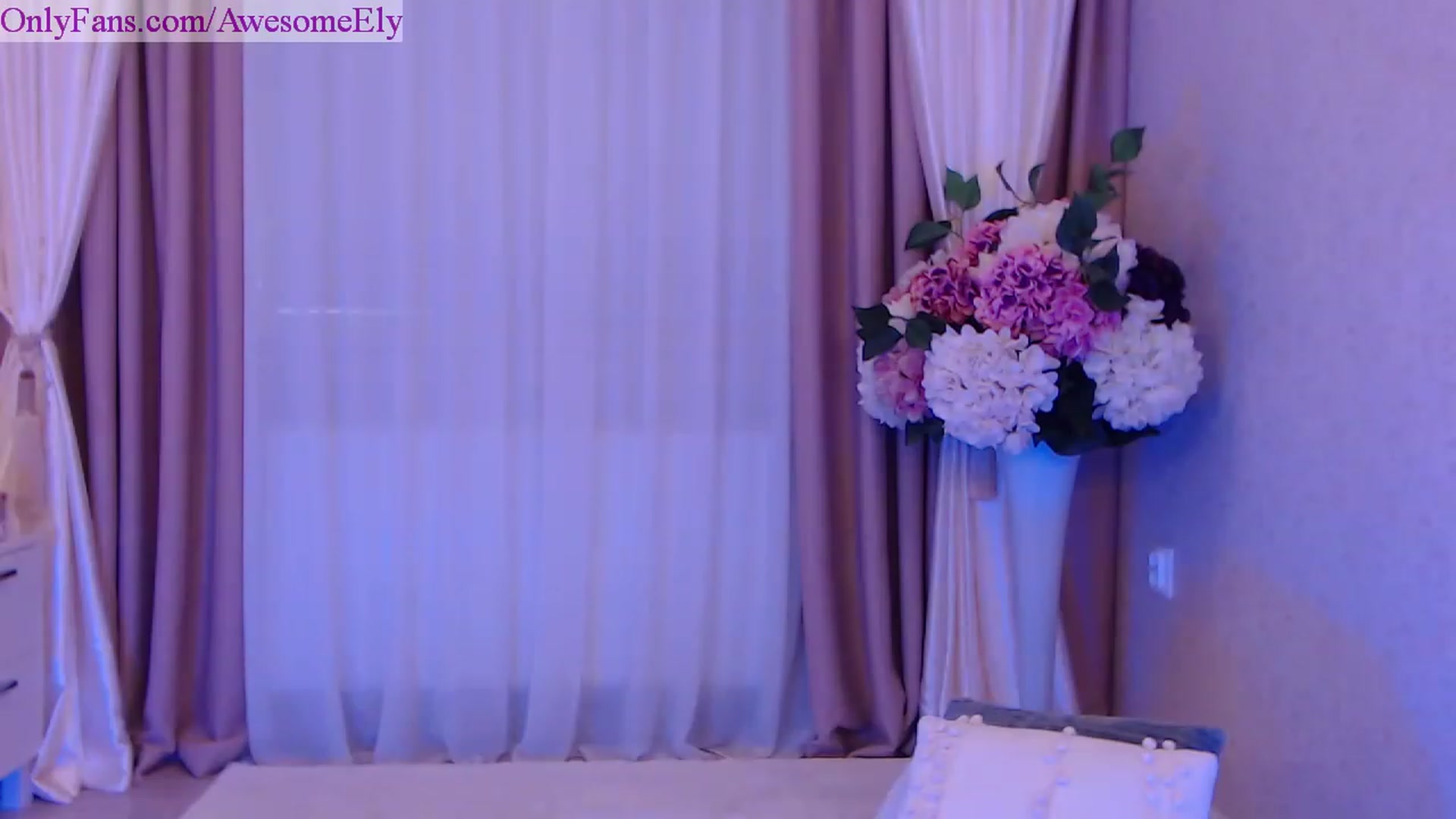 Gallery image thumbnail from AwesomeEly's myfreecams stream on, 06/04/2023, 08:19 image 11 of 20