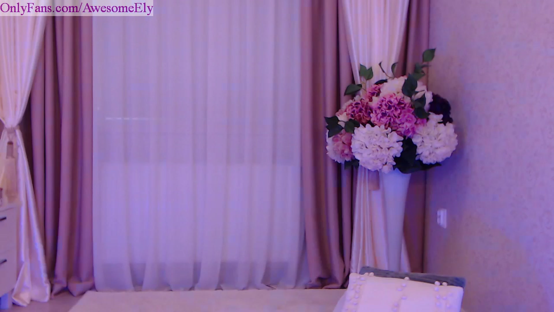 Gallery image thumbnail from AwesomeEly's myfreecams stream on, 06/04/2023, 08:19 image 7 of 20