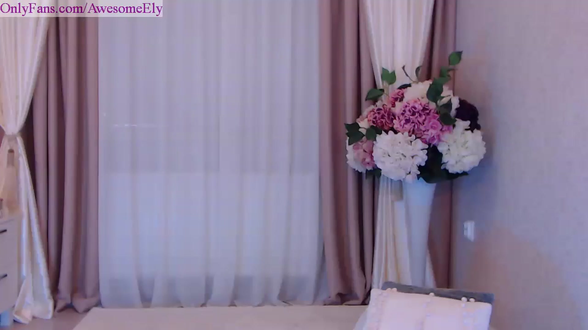 Gallery image thumbnail from AwesomeEly's myfreecams stream on, 06/04/2023, 08:19 image 18 of 20