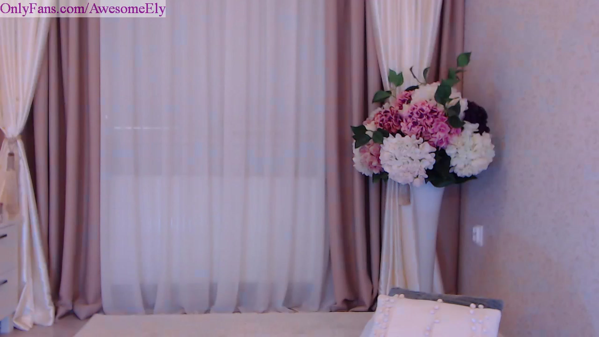 Gallery image thumbnail from AwesomeEly's myfreecams stream on, 06/04/2023, 08:19 image 14 of 20