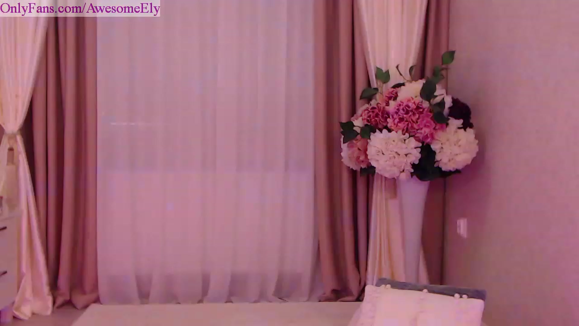 Gallery image thumbnail from AwesomeEly's myfreecams stream on, 06/04/2023, 08:19 image 13 of 20