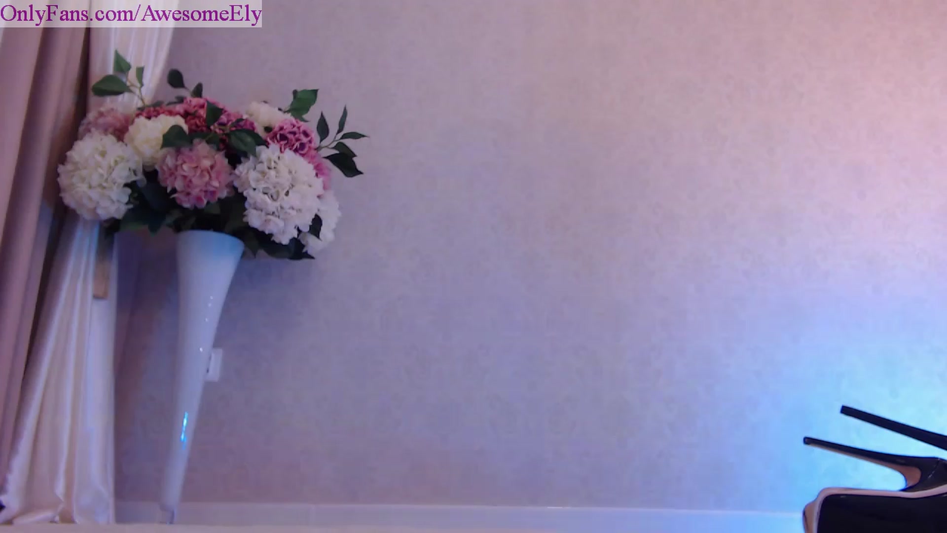 Gallery image thumbnail from AwesomeEly's myfreecams stream on, 06/06/2023, 05:46 image 5 of 20