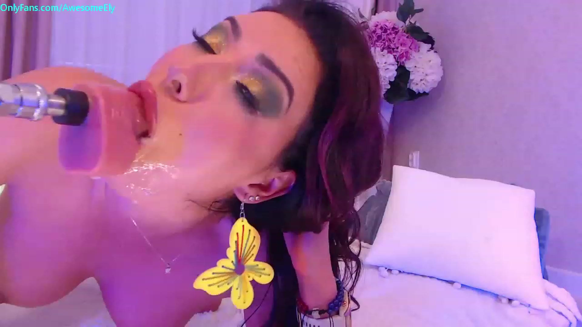 Gallery image thumbnail from AwesomeEly's myfreecams stream on, 06/25/2023, 06:56 image 10 of 20