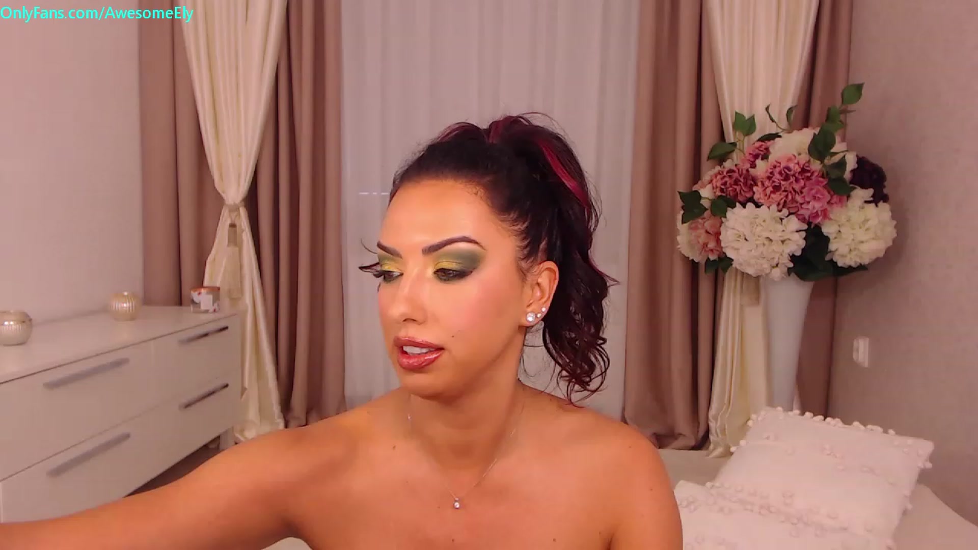 Gallery image thumbnail from AwesomeEly's myfreecams stream on, 06/25/2023, 07:29 image 19 of 20