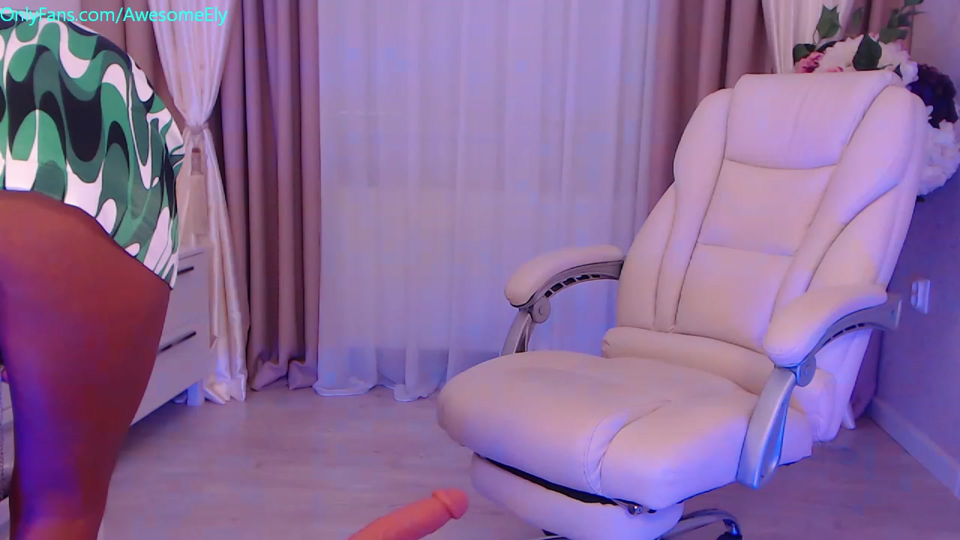 Gallery image thumbnail from AwesomeEly's myfreecams stream on, 08/19/2023, 07:58 image 16 of 20