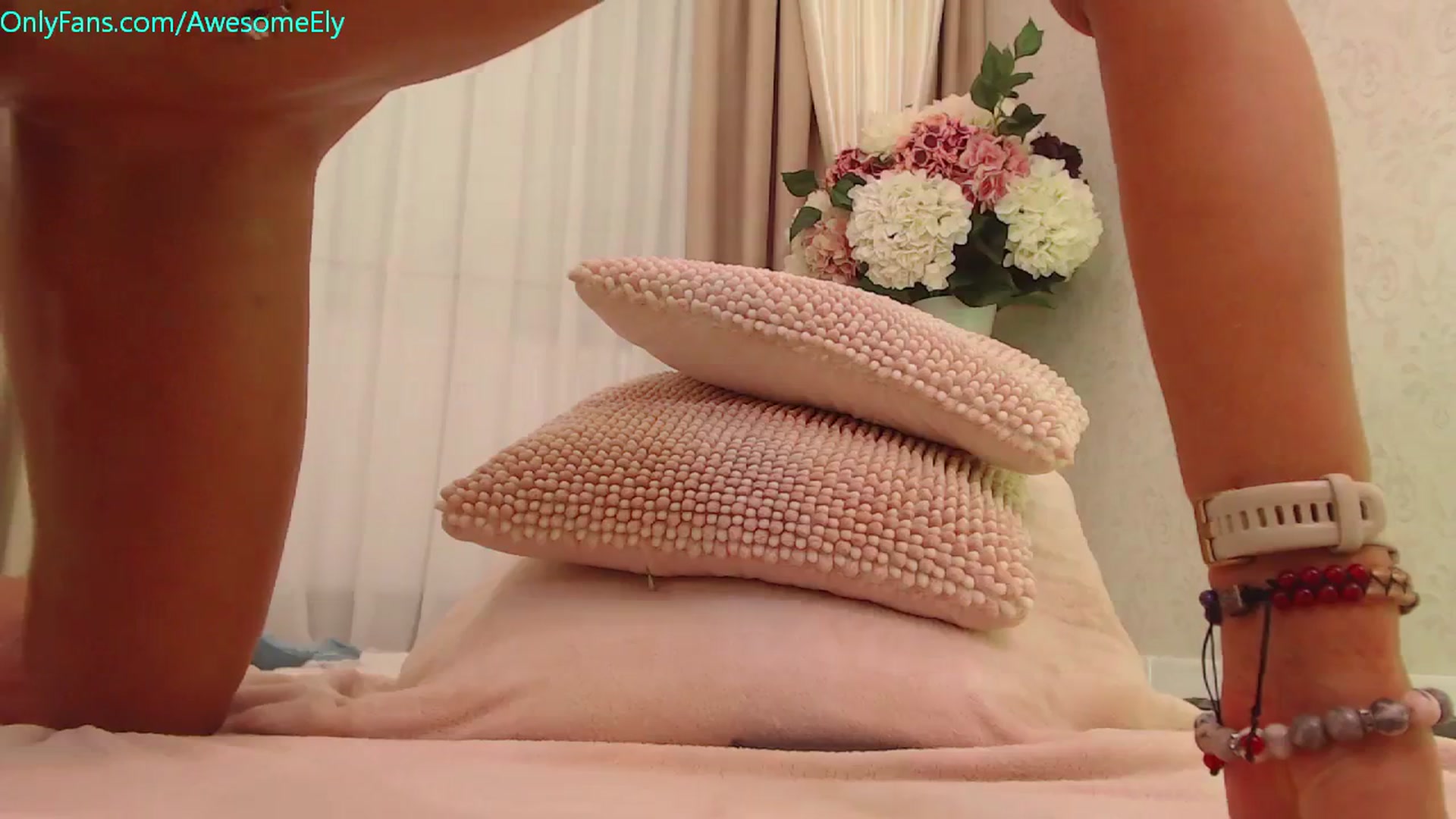 Gallery image thumbnail from AwesomeEly's myfreecams stream on, 10/03/2023, 08:52 image 17 of 20