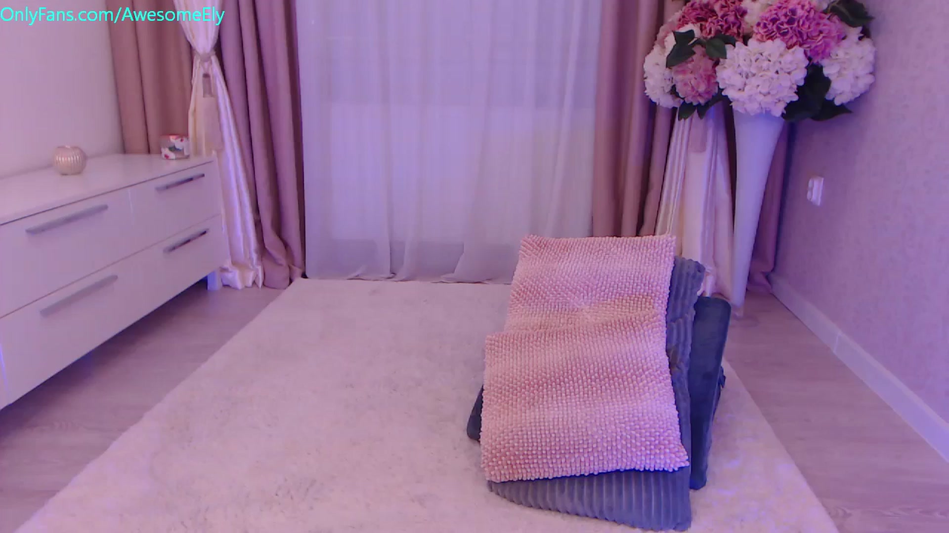 Gallery image thumbnail from AwesomeEly's myfreecams stream on, 11/10/2023, 09:13 image 11 of 20