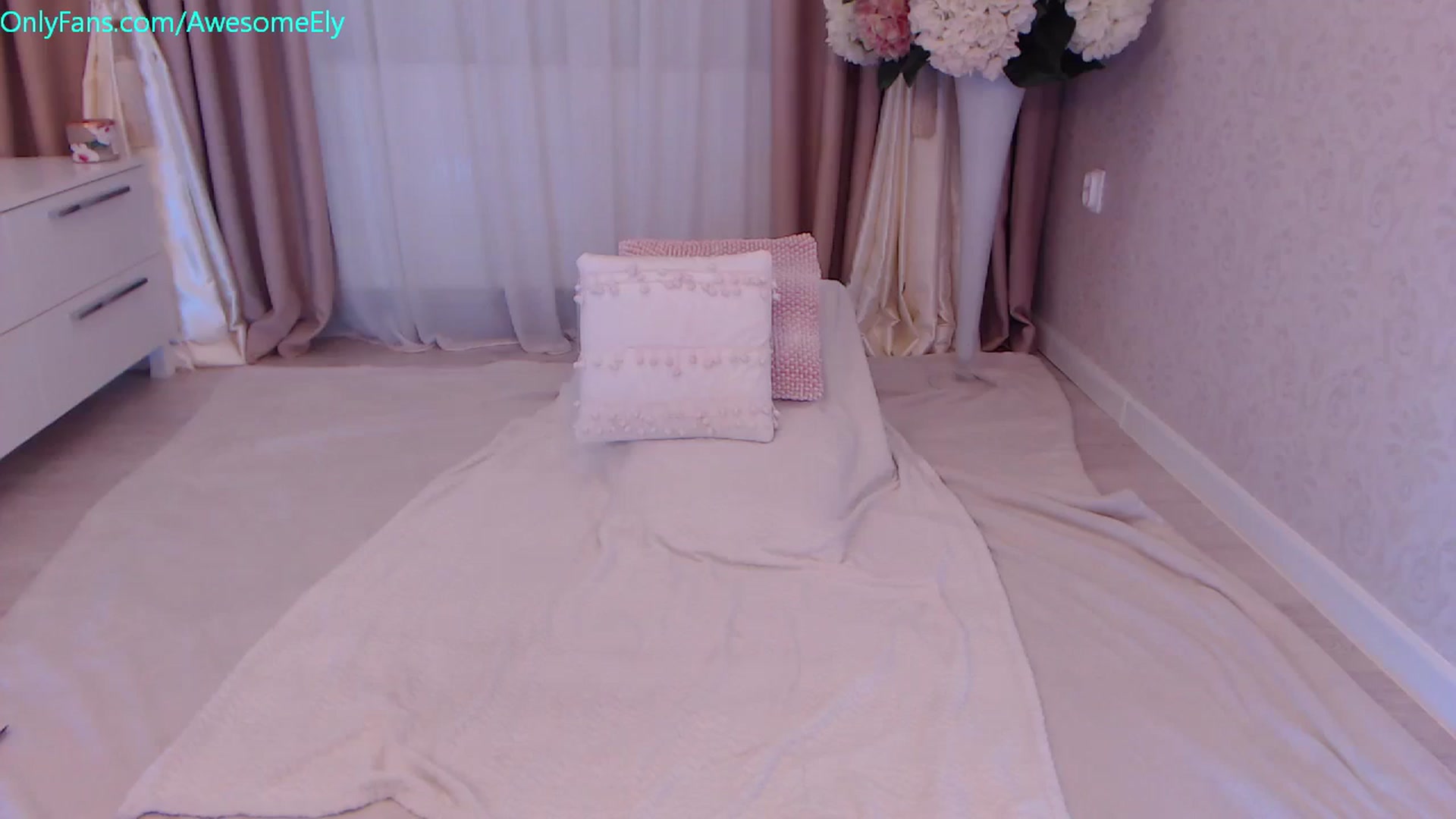 Gallery image thumbnail from AwesomeEly's myfreecams stream on, 11/25/2023, 11:32 image 2 of 20