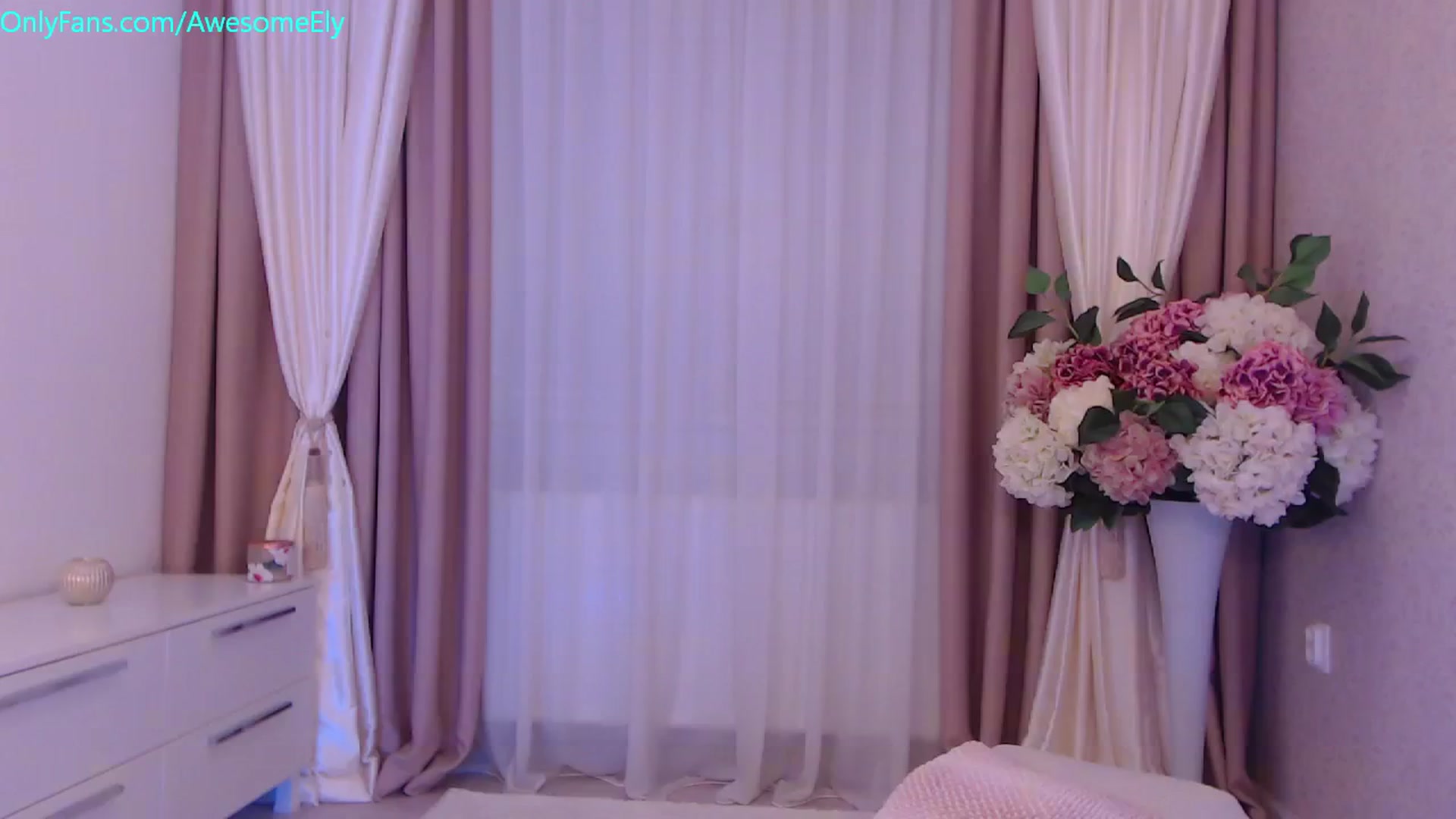 Gallery image thumbnail from AwesomeEly's myfreecams stream on, 11/28/2023, 10:19 image 7 of 20