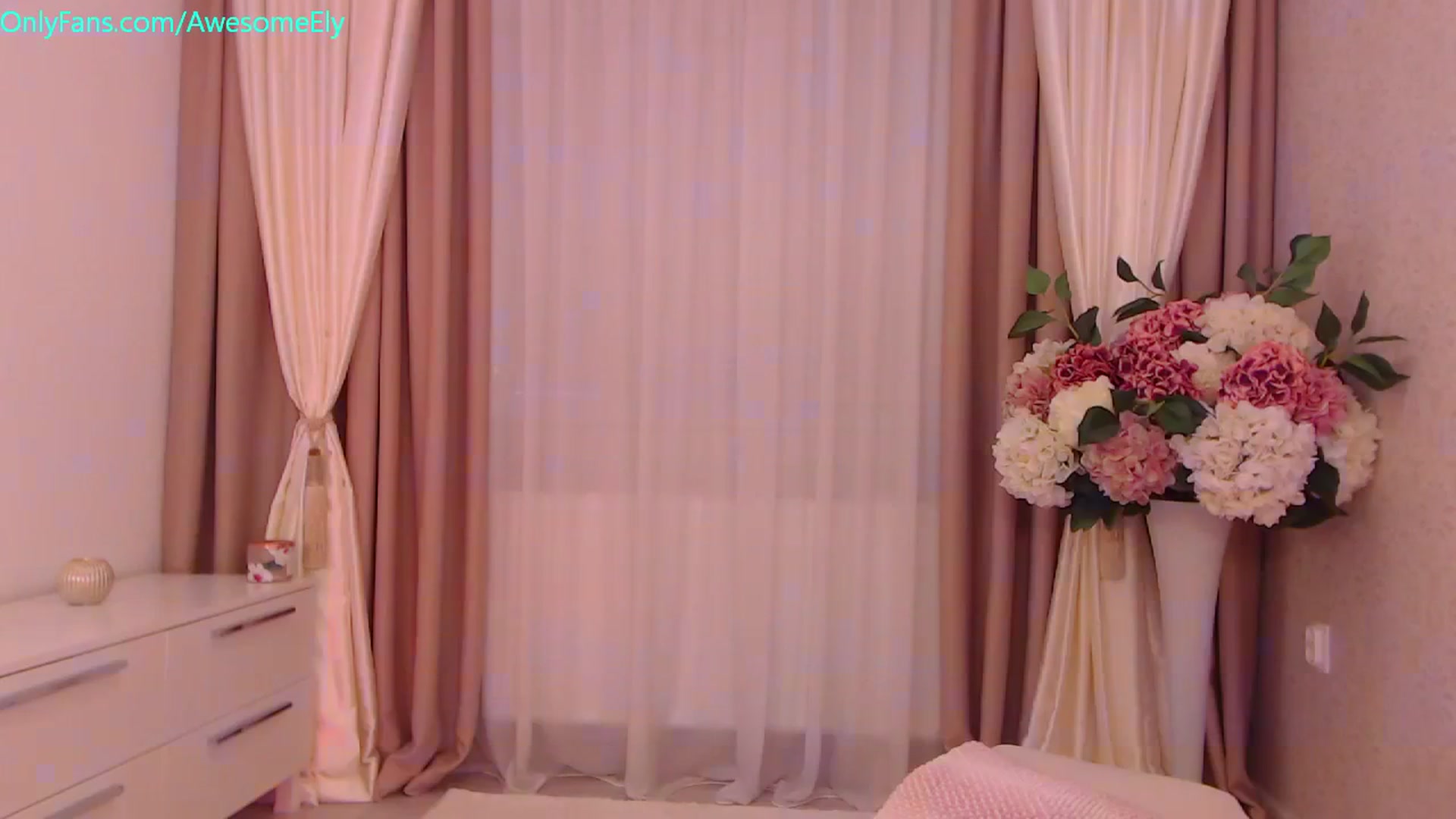 Gallery image thumbnail from AwesomeEly's myfreecams stream on, 11/28/2023, 10:19 image 5 of 20