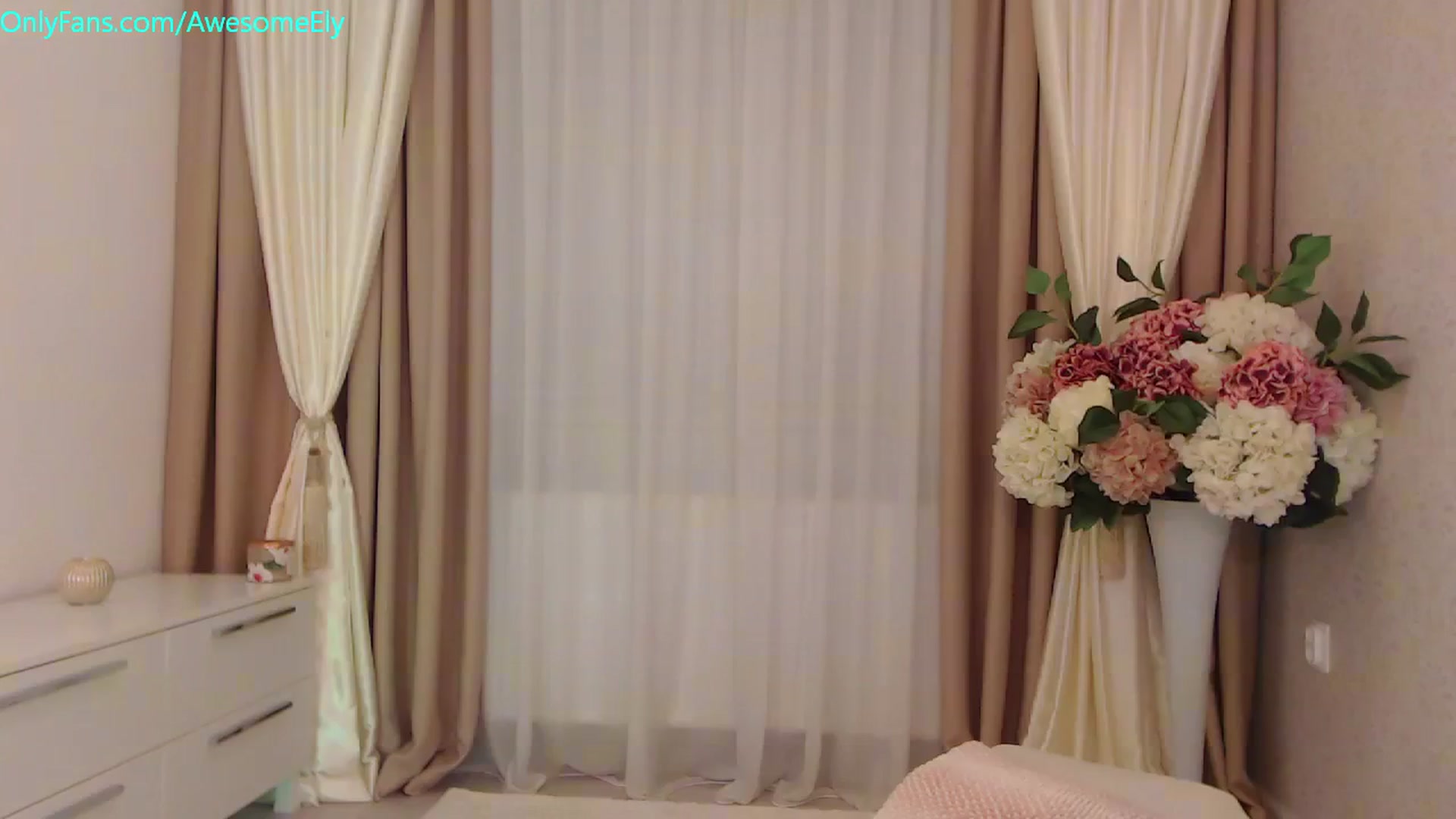 Gallery image thumbnail from AwesomeEly's myfreecams stream on, 11/28/2023, 10:19 image 8 of 20