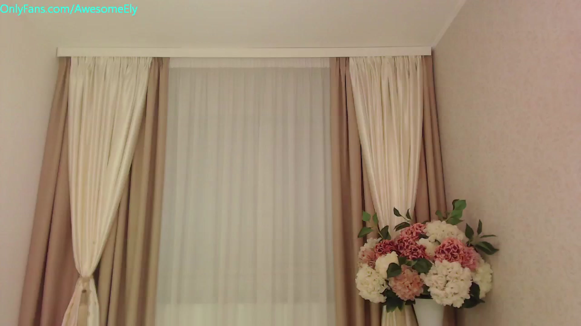 Gallery image thumbnail from AwesomeEly's myfreecams stream on, 11/30/2023, 08:02 image 10 of 20