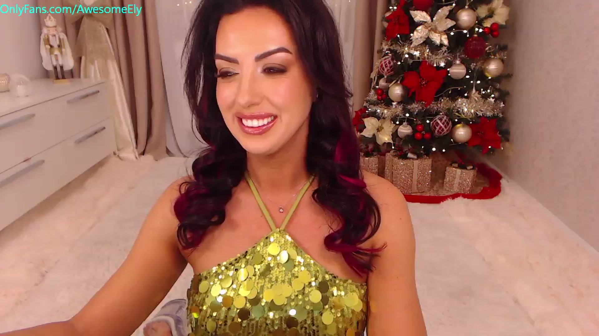 Gallery image thumbnail from AwesomeEly's myfreecams stream on, 12/17/2023, 07:54 image 2 of 20