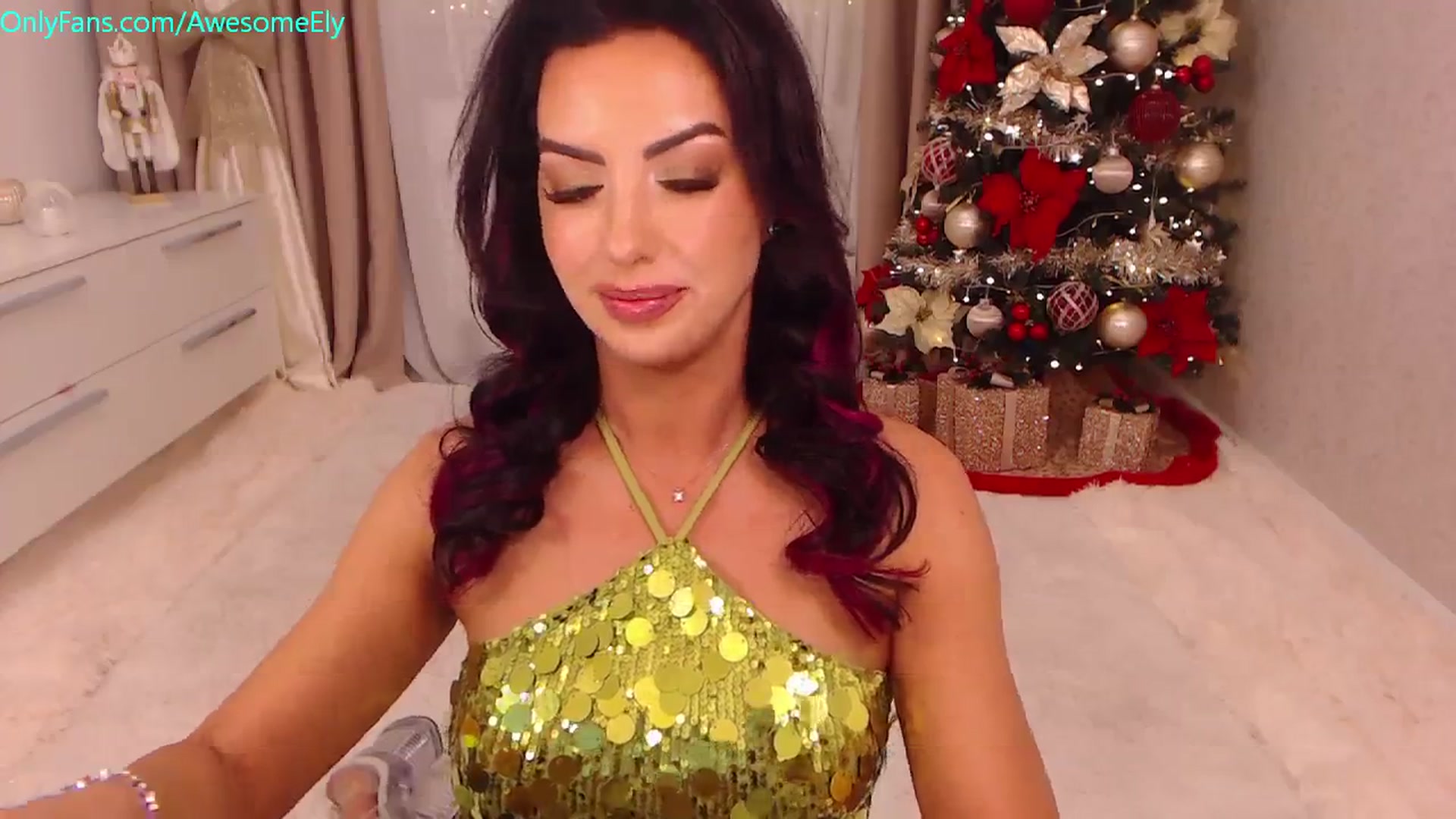 Gallery image thumbnail from AwesomeEly's myfreecams stream on, 12/17/2023, 07:54 image 3 of 20