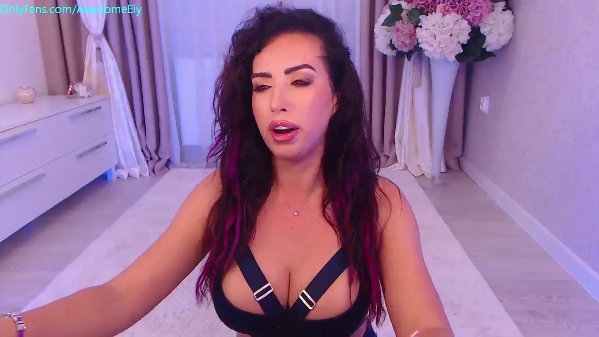 Gallery image thumbnail from AwesomeEly's myfreecams stream on, 02/15/2024, 07:28 image 13 of 20