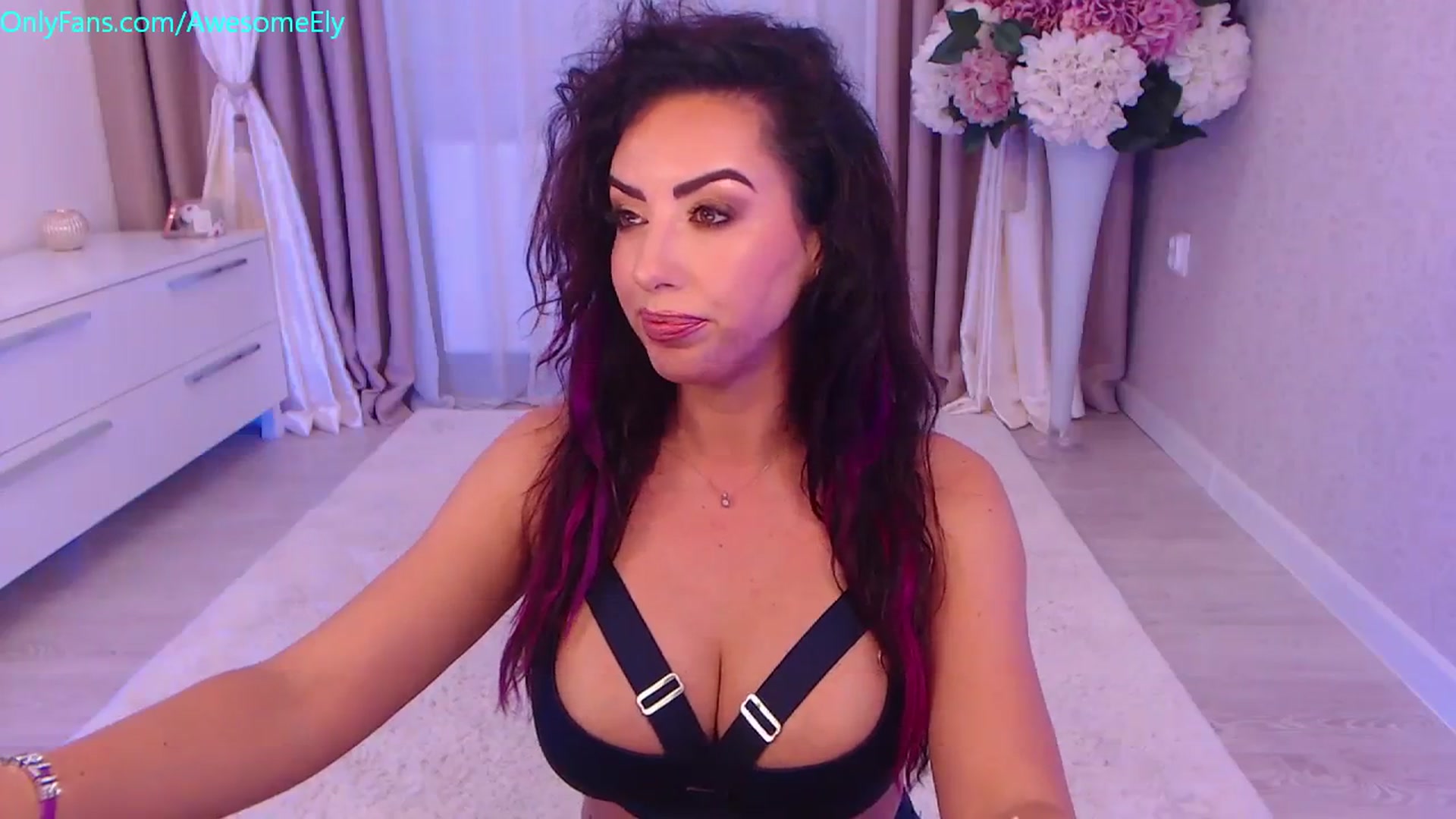 Gallery image thumbnail from AwesomeEly's myfreecams stream on, 02/15/2024, 07:28 image 15 of 20