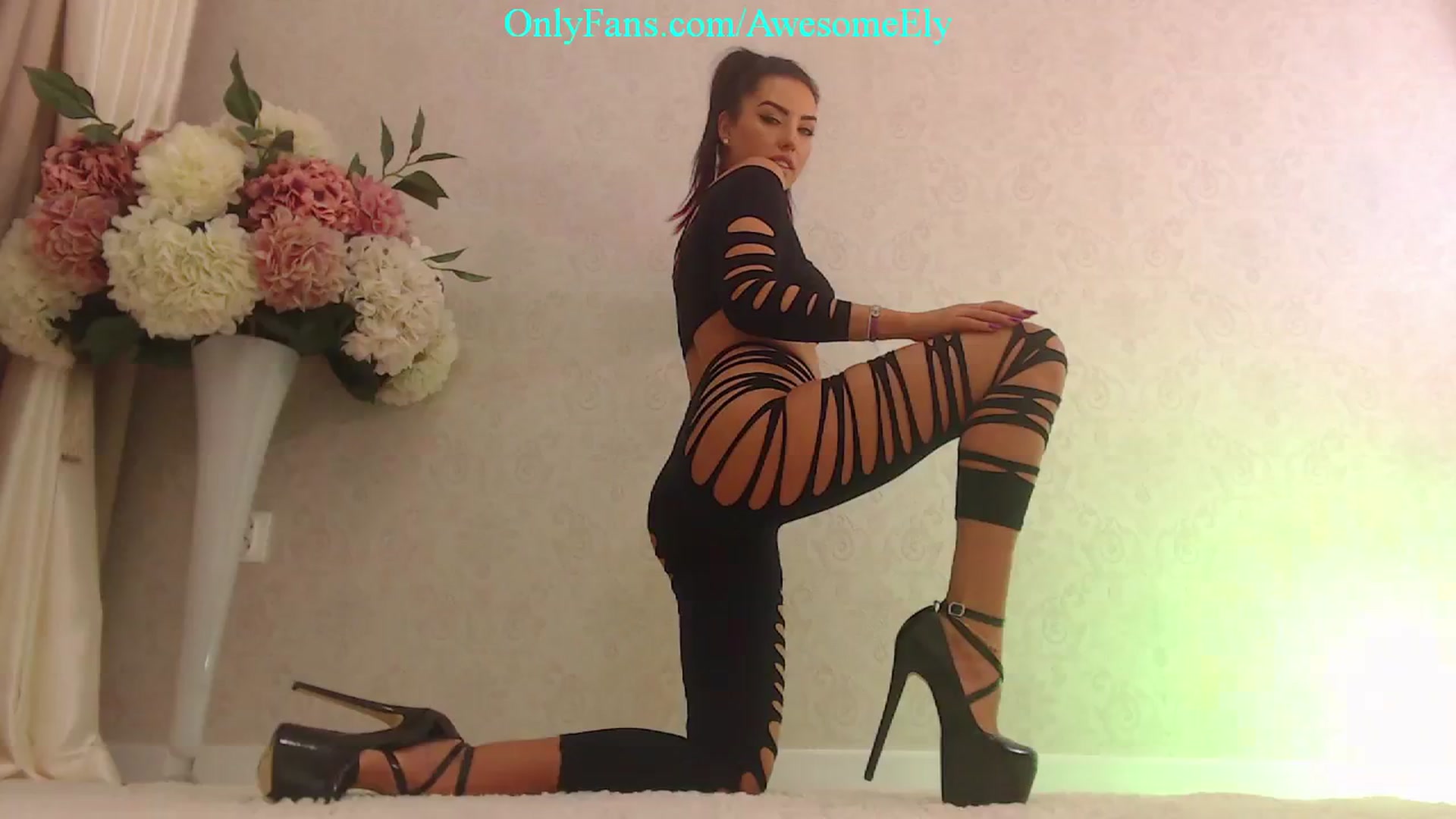 Gallery image thumbnail from AwesomeEly's myfreecams stream on, 03/04/2024, 10:18 image 1 of 20