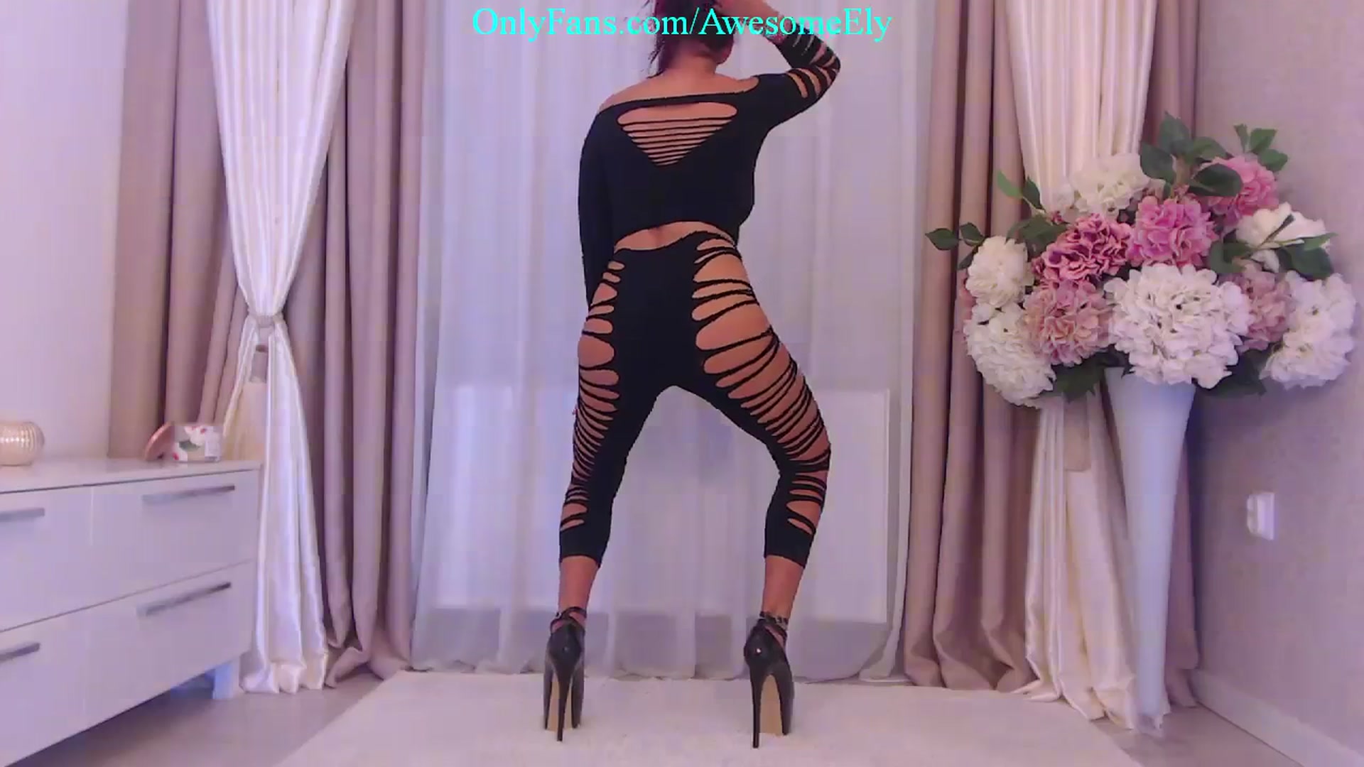 Gallery image thumbnail from AwesomeEly's myfreecams stream on, 03/04/2024, 10:18 image 6 of 20