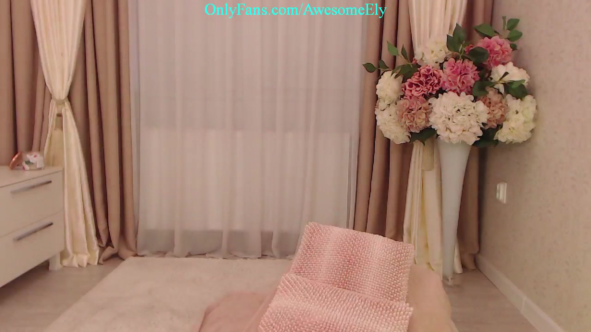 Gallery image thumbnail from AwesomeEly's myfreecams stream on, 03/05/2024, 13:39 image 18 of 20