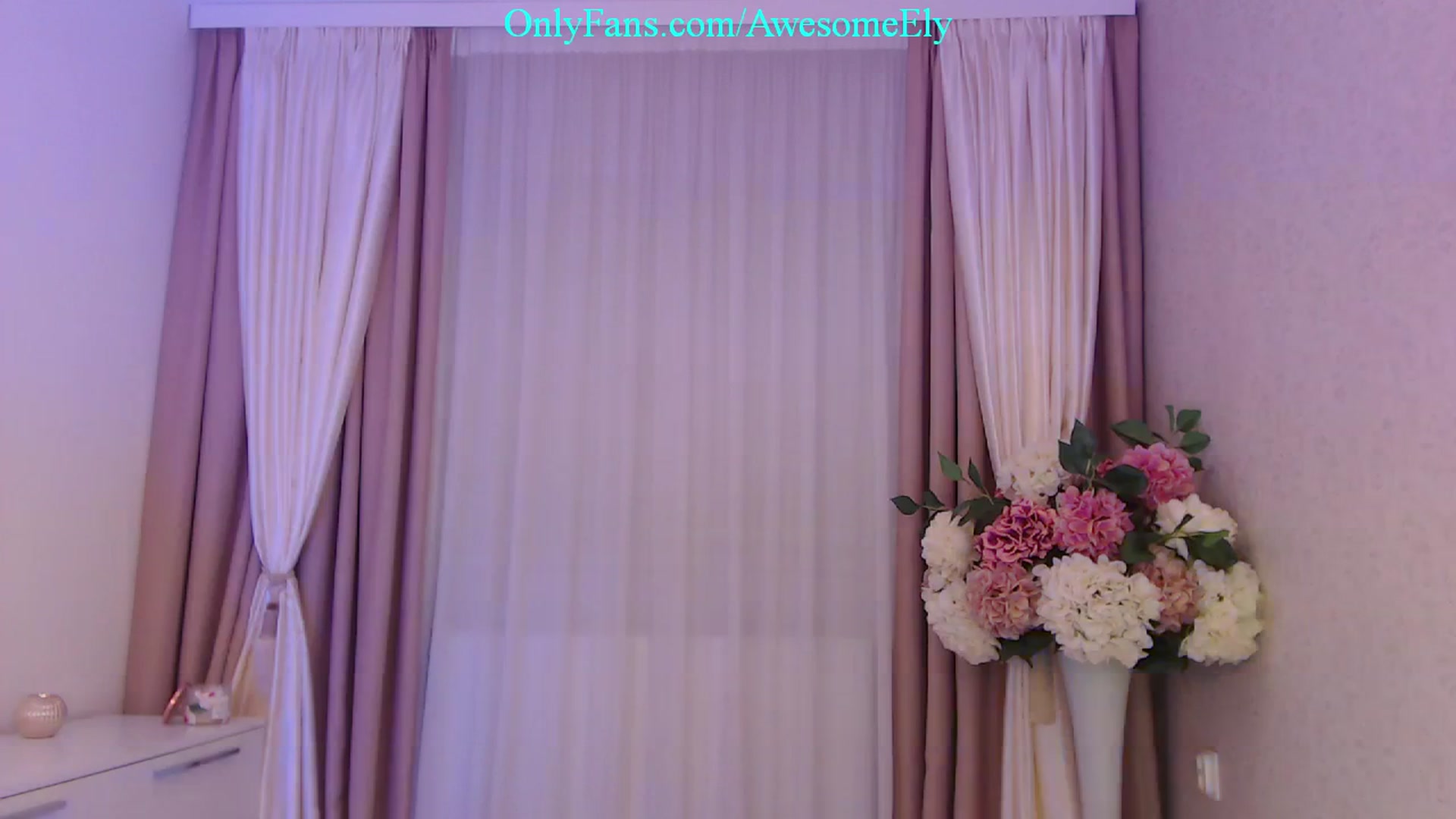 Gallery image thumbnail from AwesomeEly's myfreecams stream on, 03/08/2024, 13:50 image 4 of 20