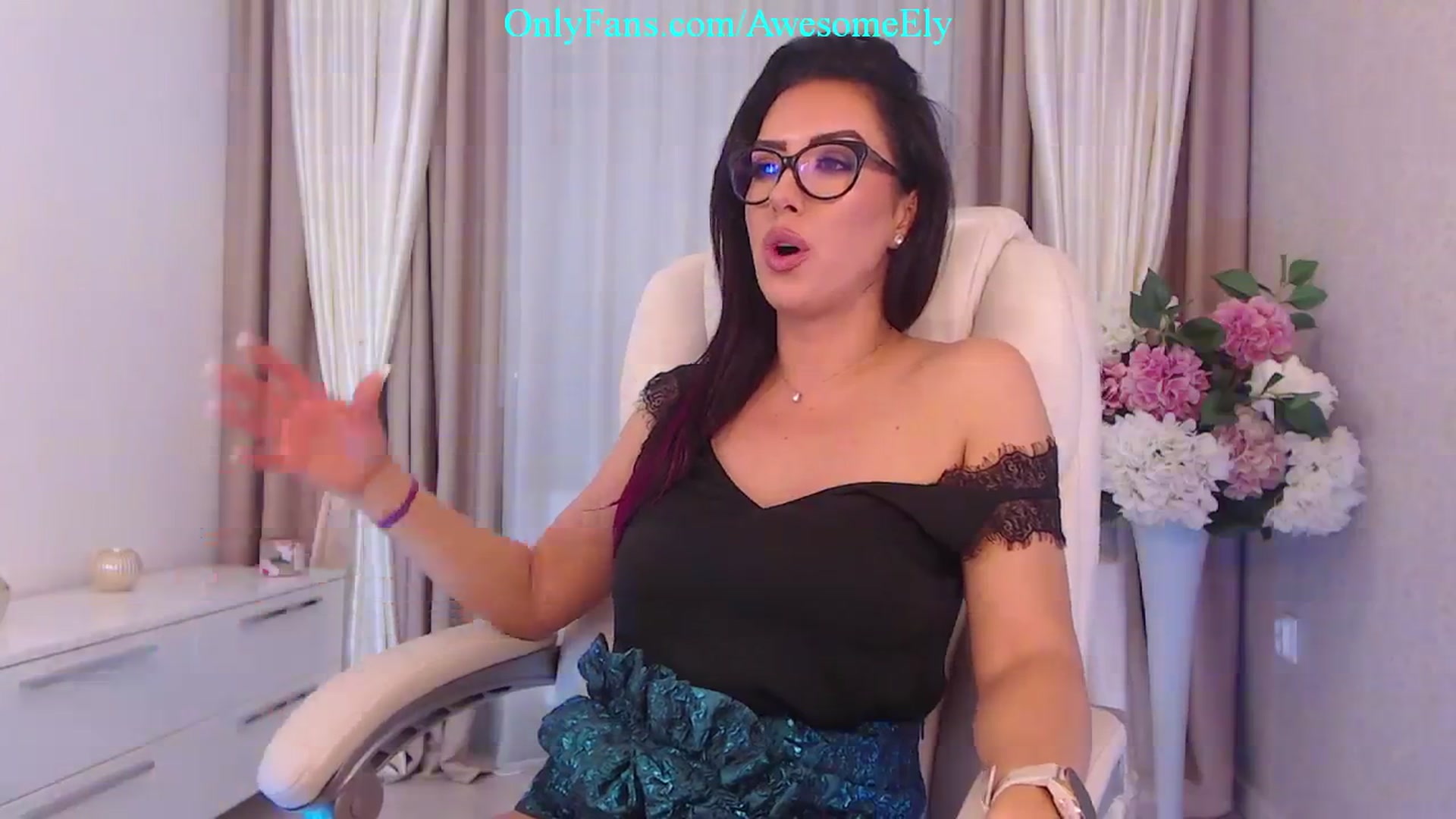 Gallery image thumbnail from AwesomeEly's myfreecams stream on, 03/23/2024, 10:58 image 3 of 20