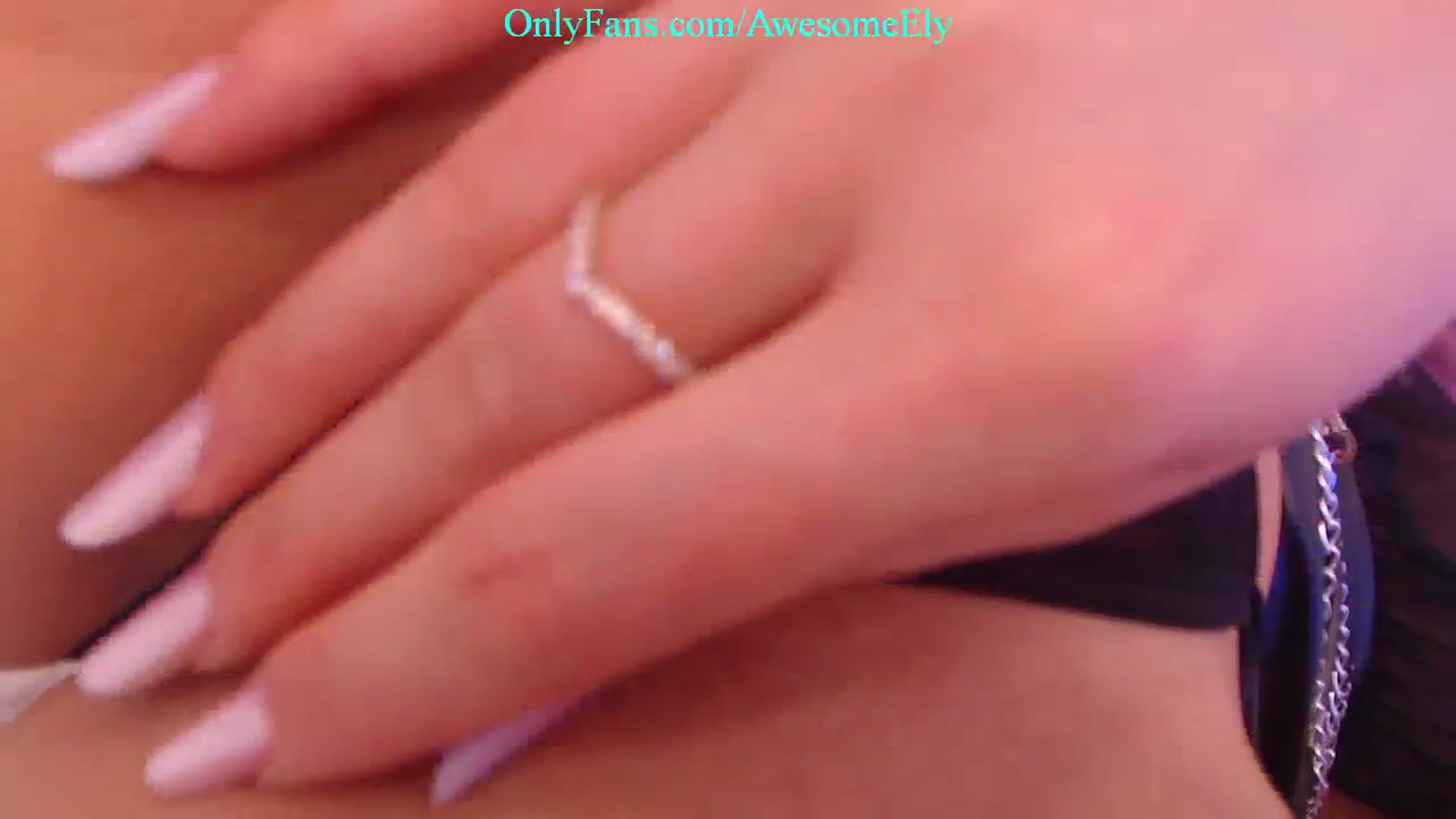 Gallery image thumbnail from AwesomeEly's myfreecams stream on, 04/06/2024, 07:36 image 18 of 20